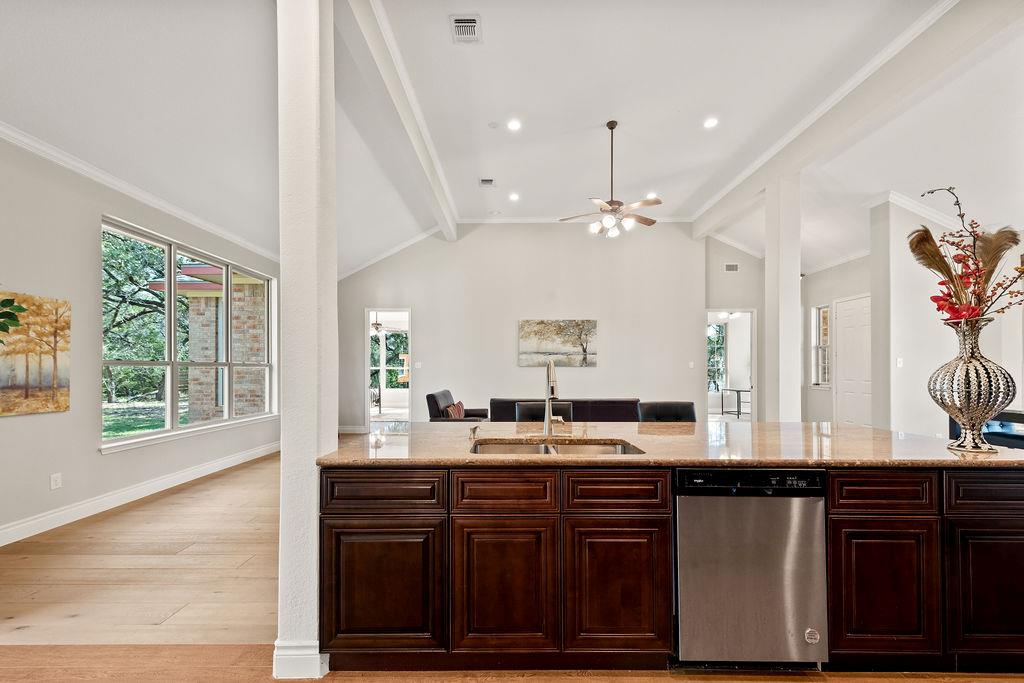 300 Round Rock Rd, Wimberley, TX 78676