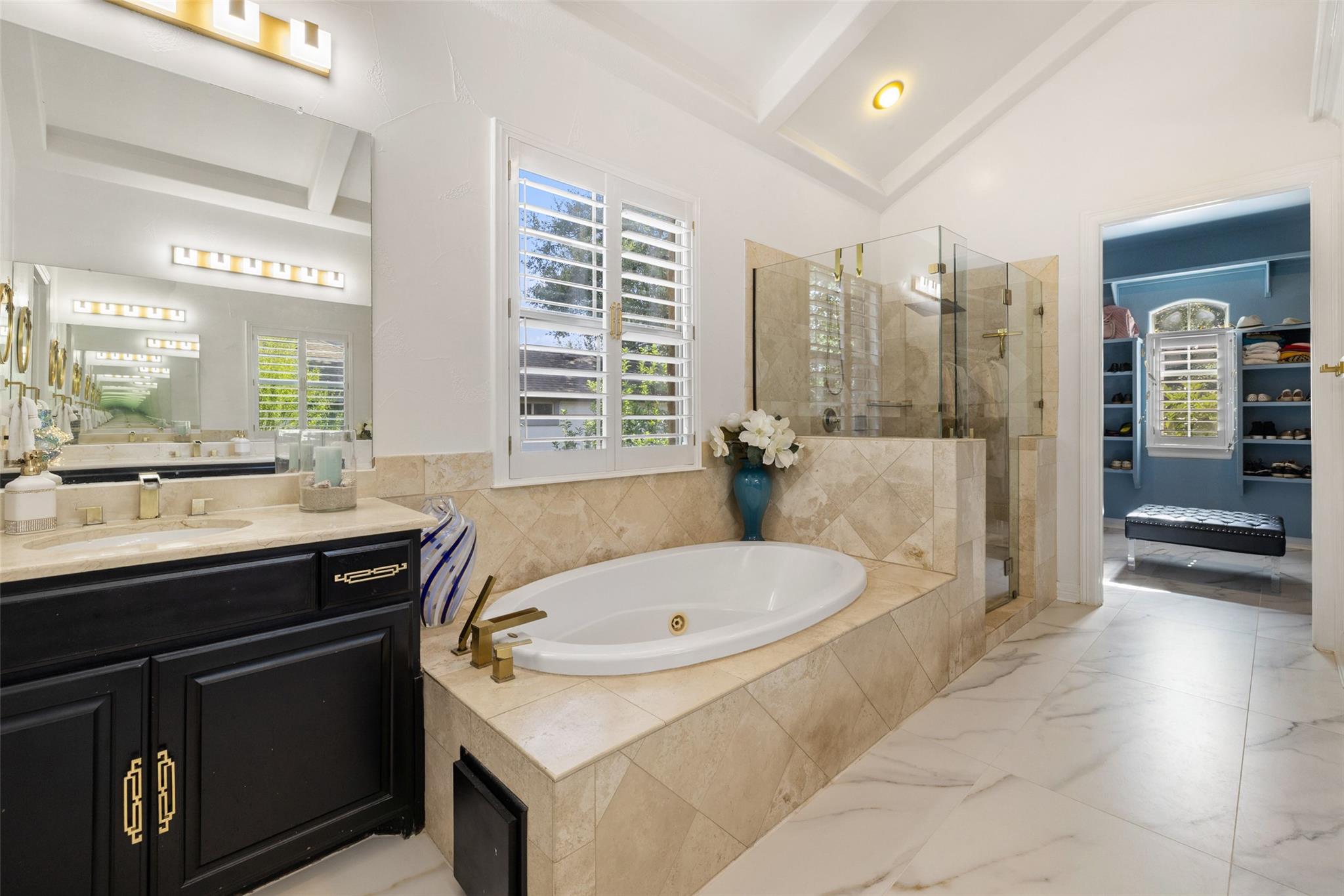 10298 Brangus Rd, Driftwood, TX 78619