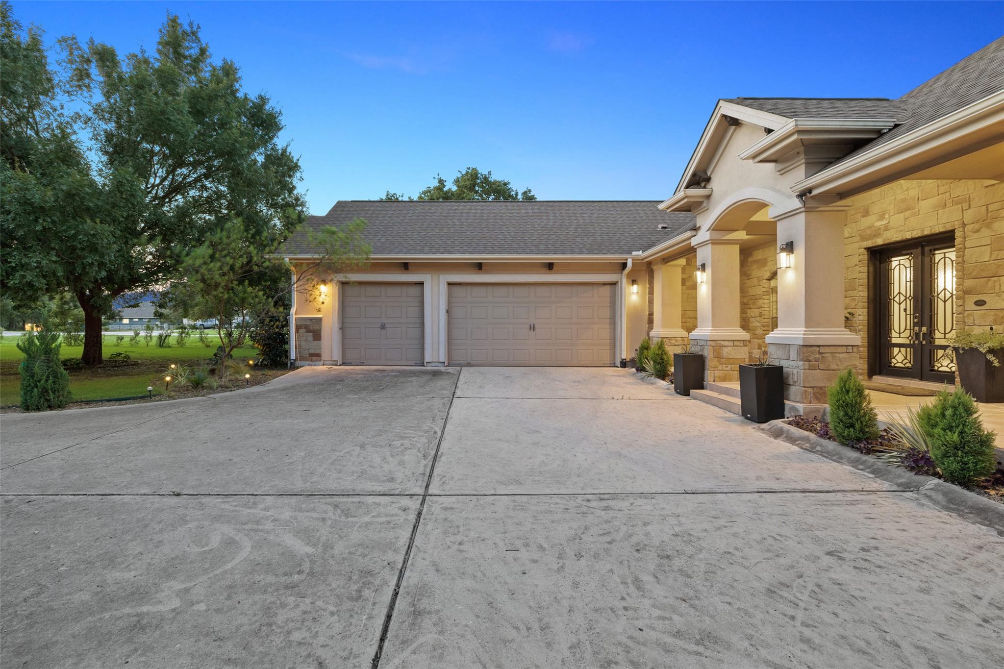 10298 Brangus Rd, Driftwood, TX 78619