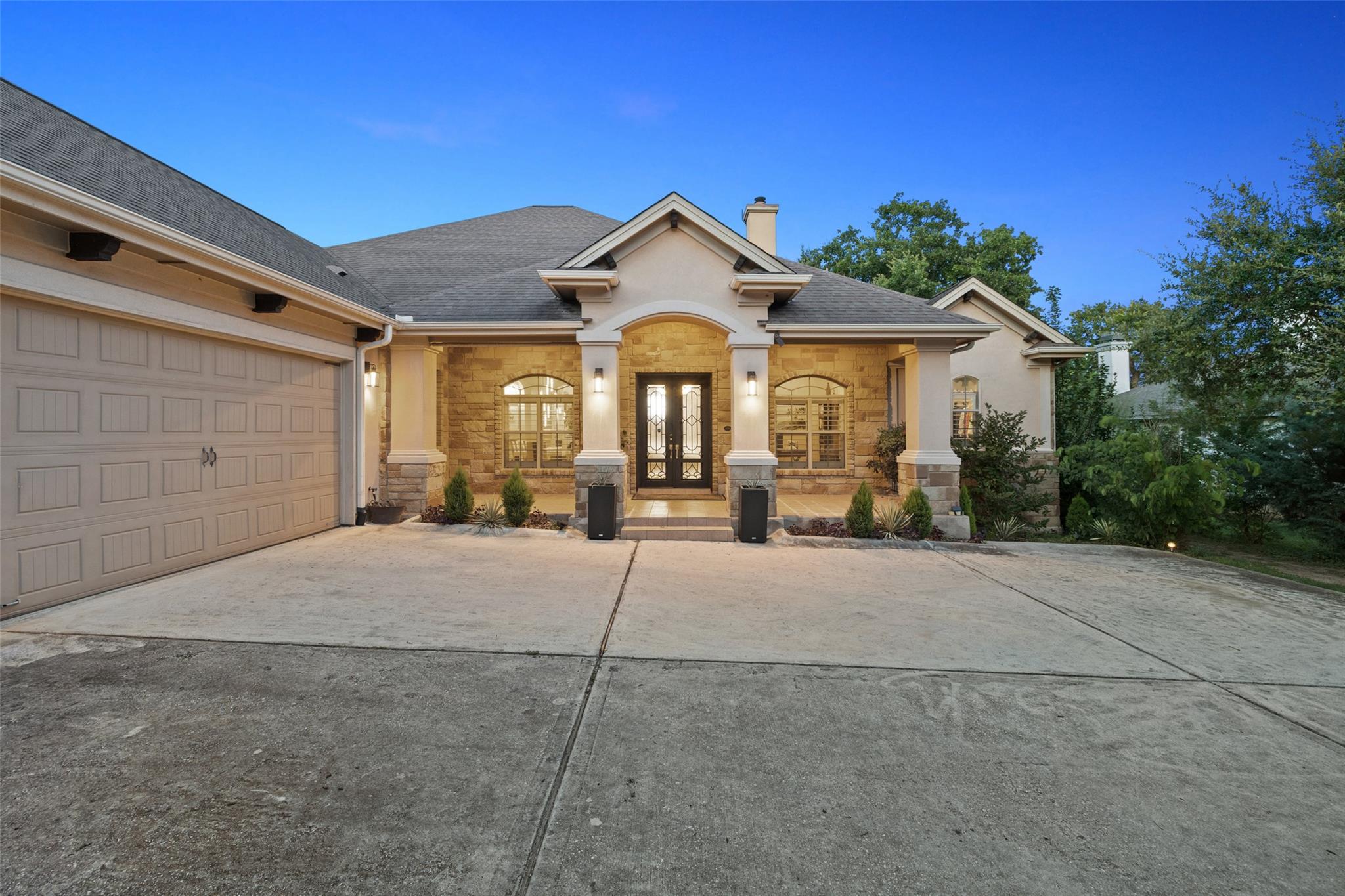 10298 Brangus Rd, Driftwood, TX 78619