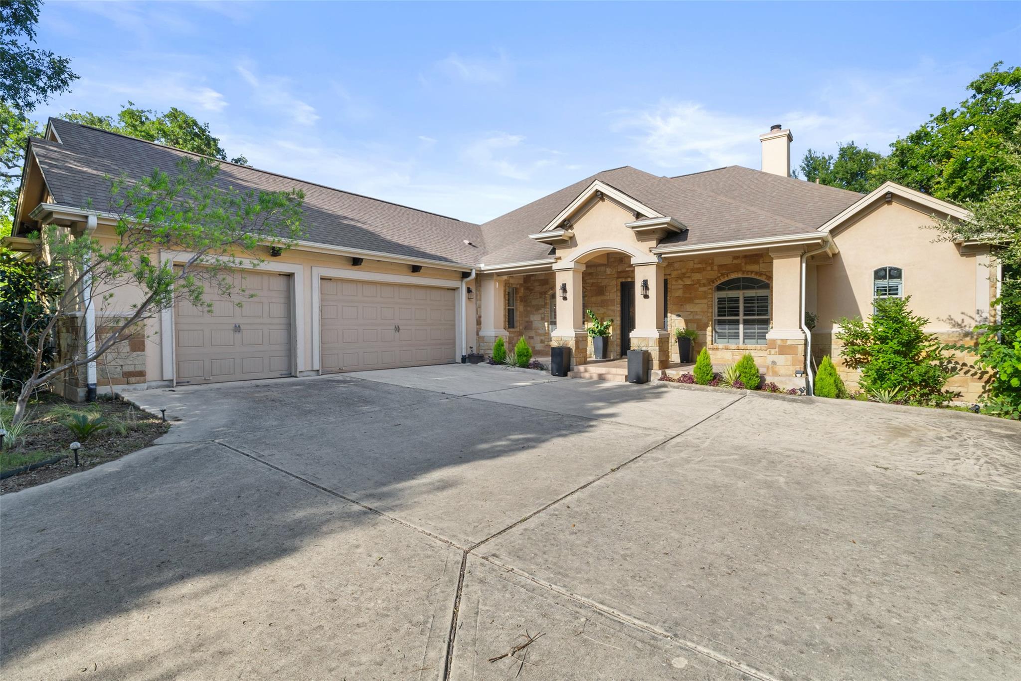 10298 Brangus Rd, Driftwood, TX 78619