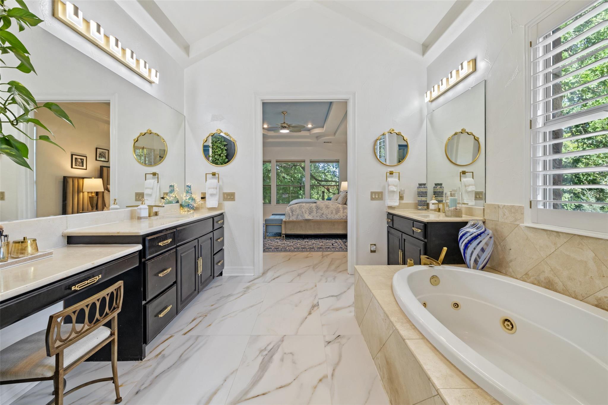 10298 Brangus Rd, Driftwood, TX 78619