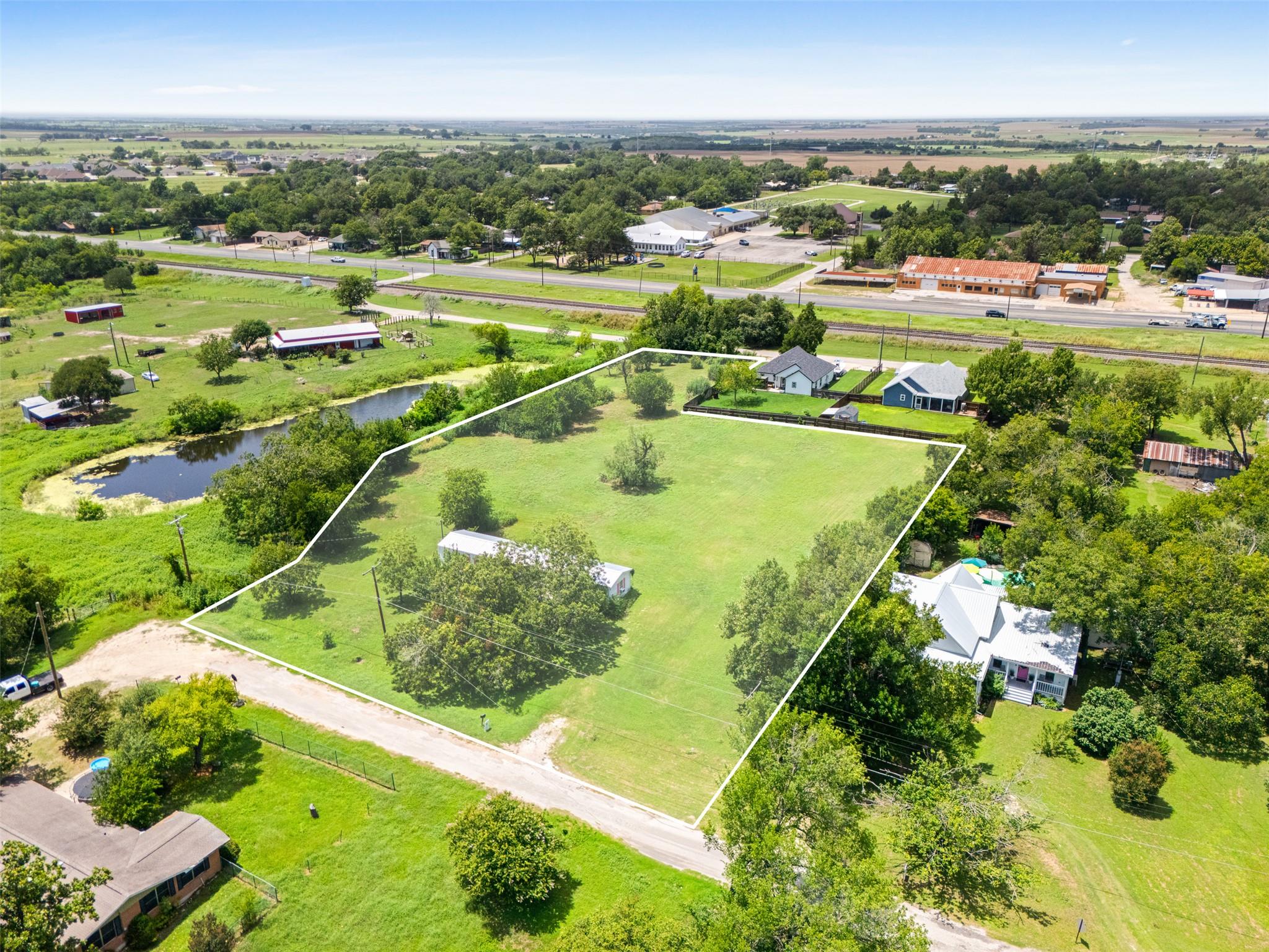 402 W Salty St, Thorndale, TX 76577