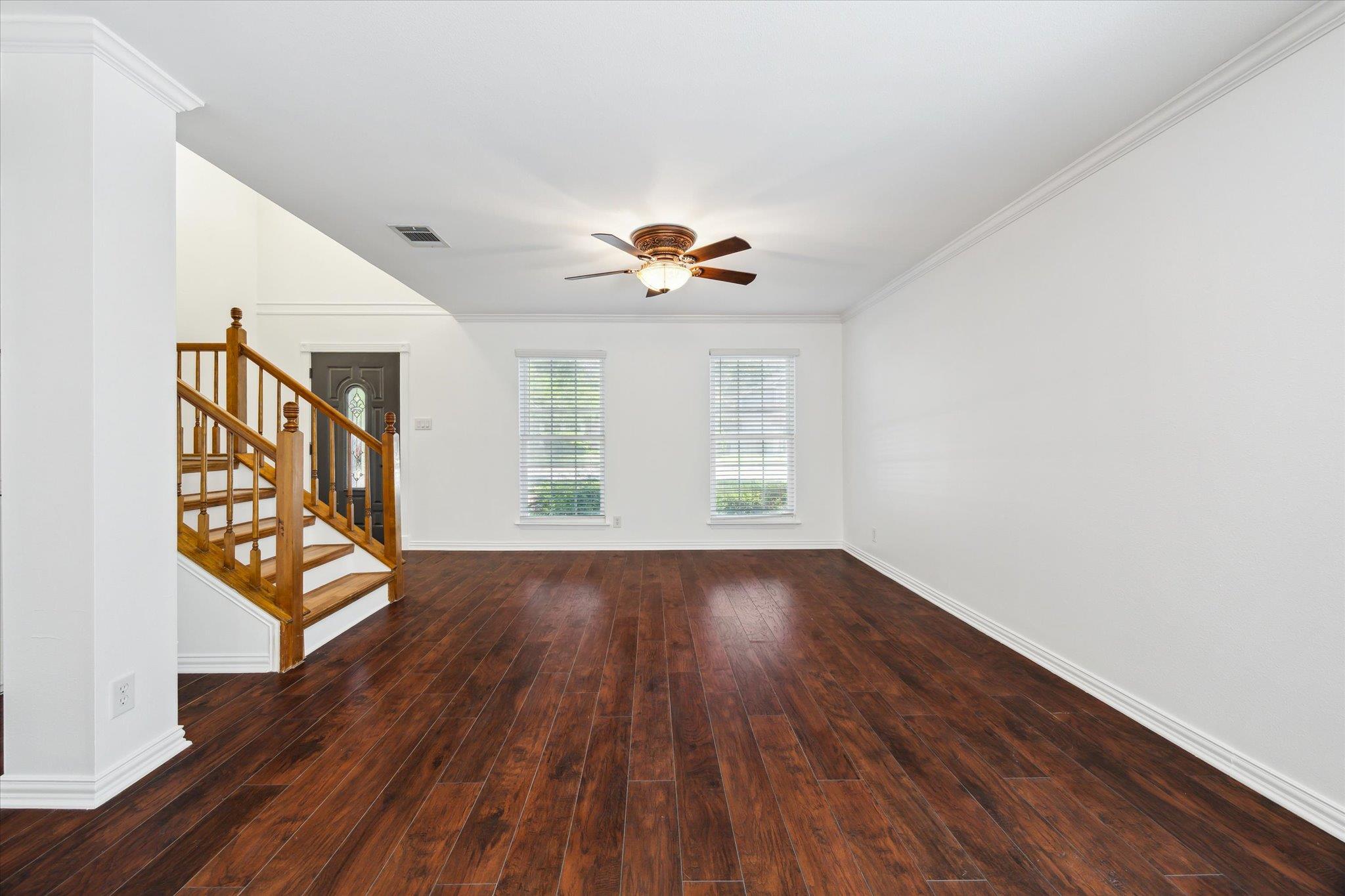 1102 Crestview St, Round Rock, TX 78681