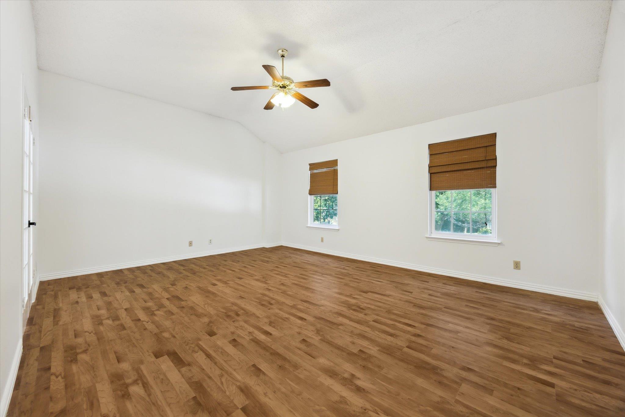 1102 Crestview St, Round Rock, TX 78681