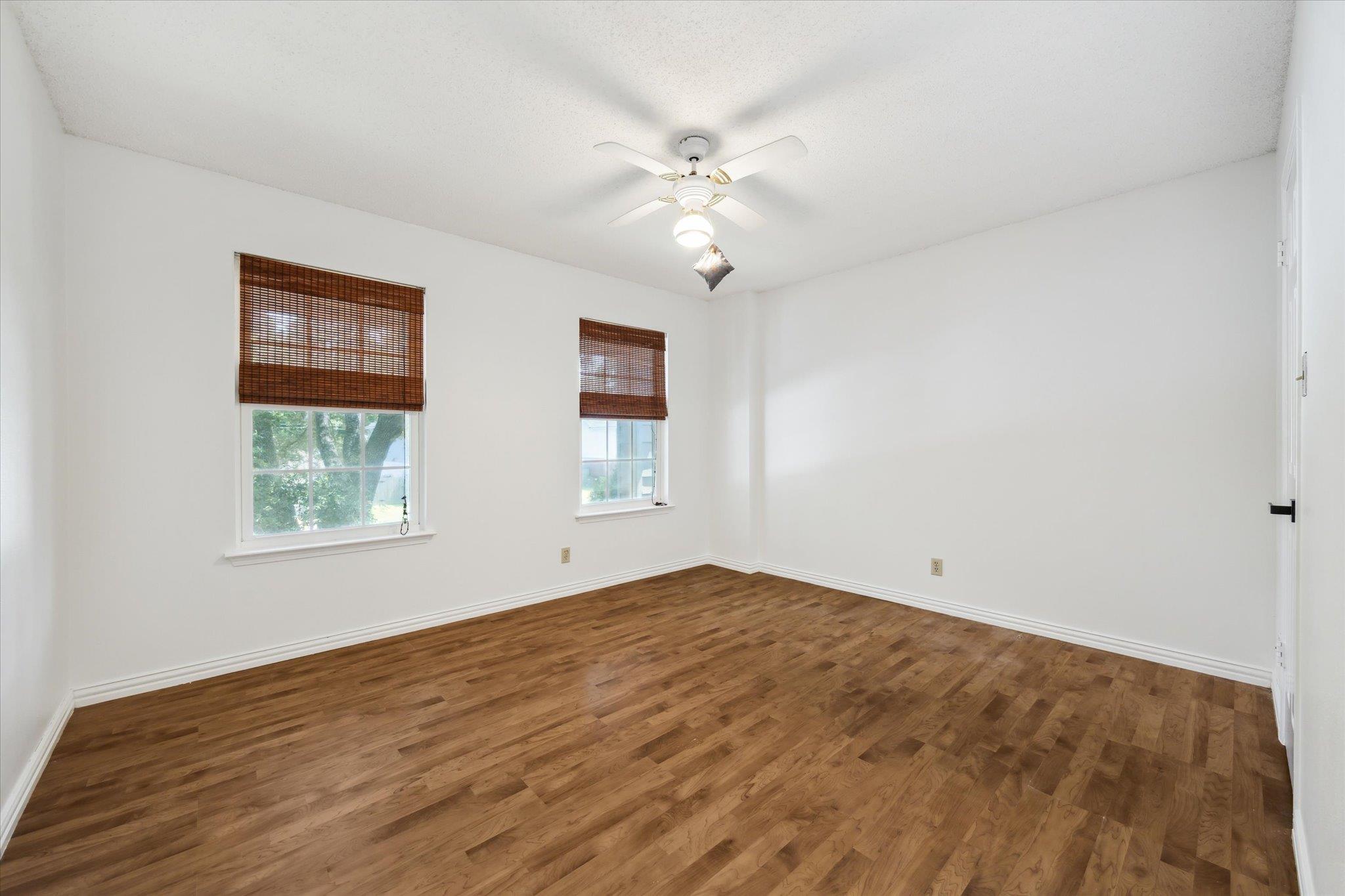 1102 Crestview St, Round Rock, TX 78681