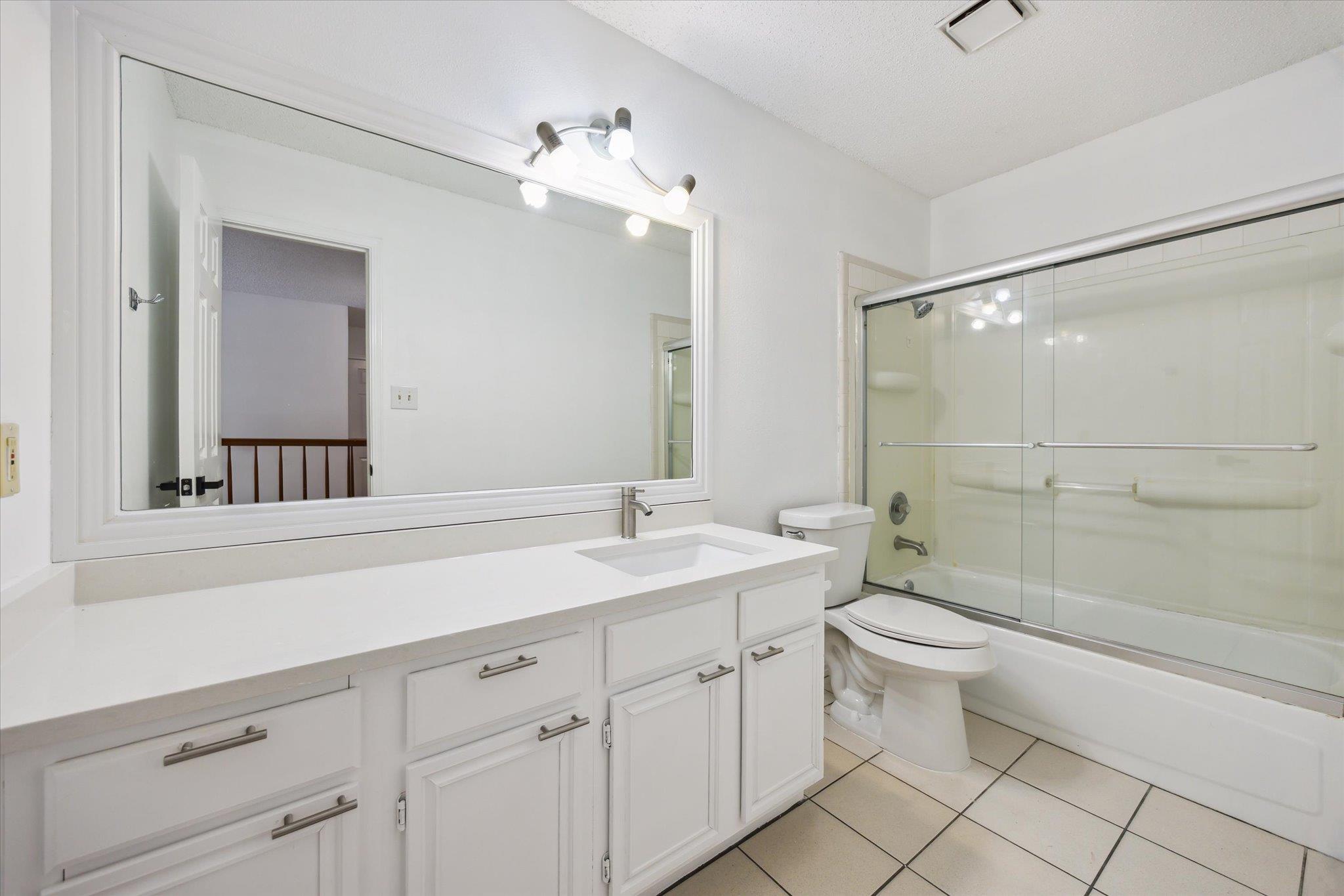 1102 Crestview St, Round Rock, TX 78681