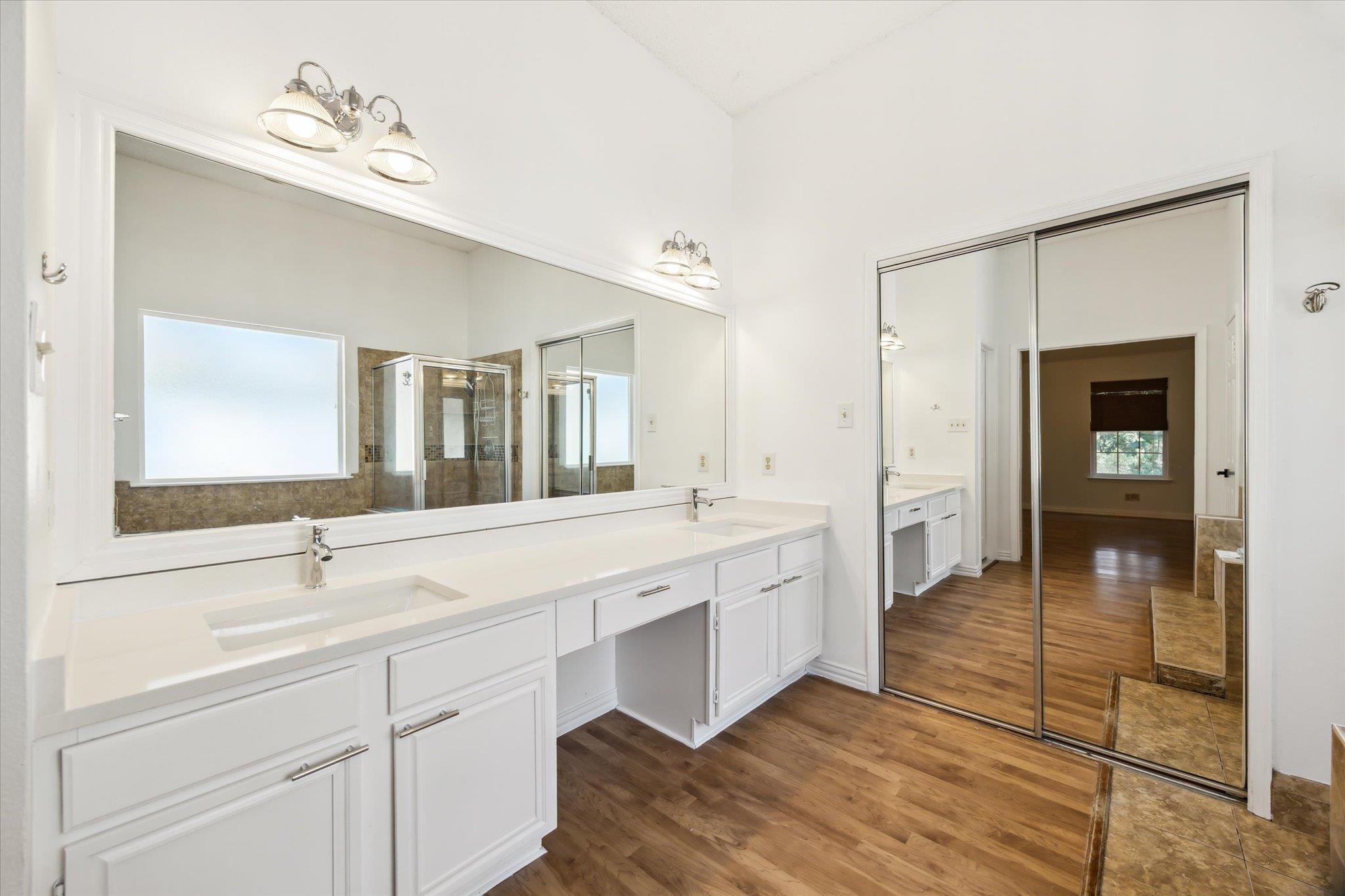 1102 Crestview St, Round Rock, TX 78681