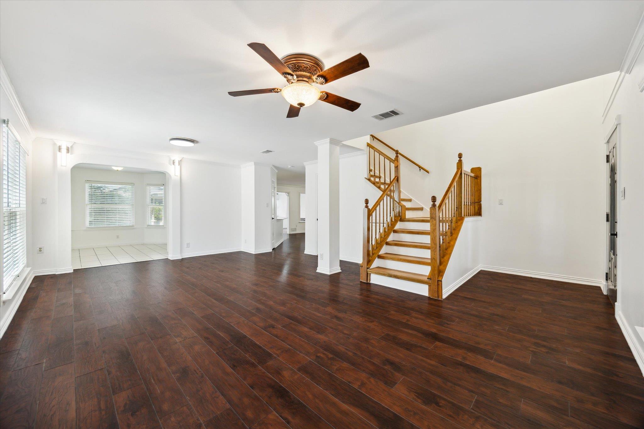 1102 Crestview St, Round Rock, TX 78681