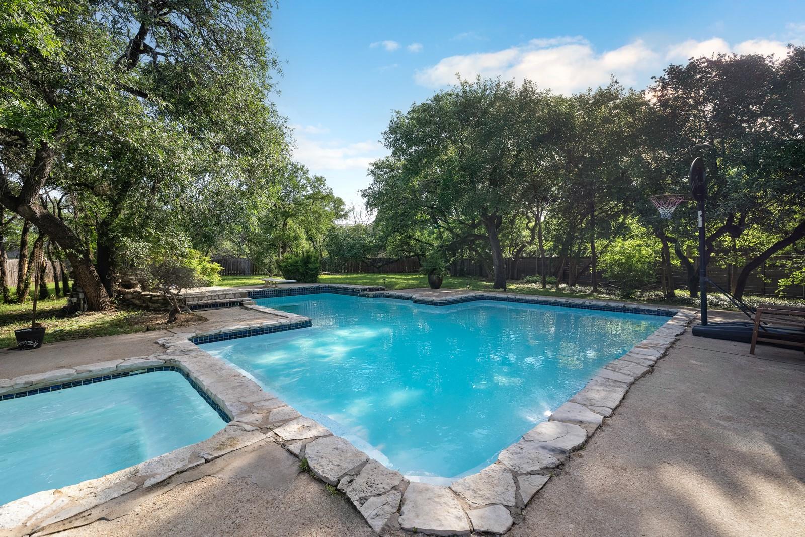 2 Chris Cv, Austin, TX 78746