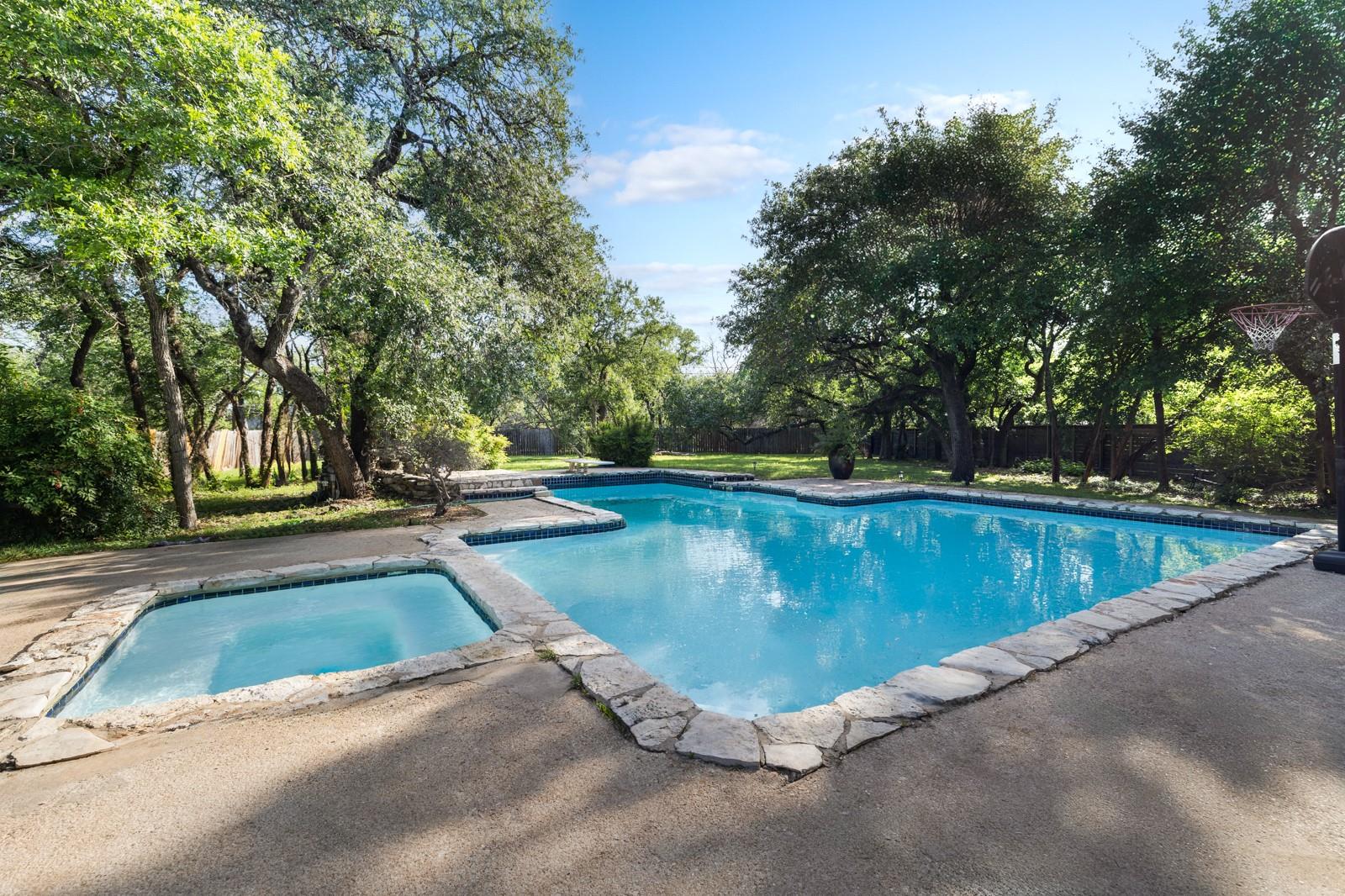 2 Chris Cv, Austin, TX 78746