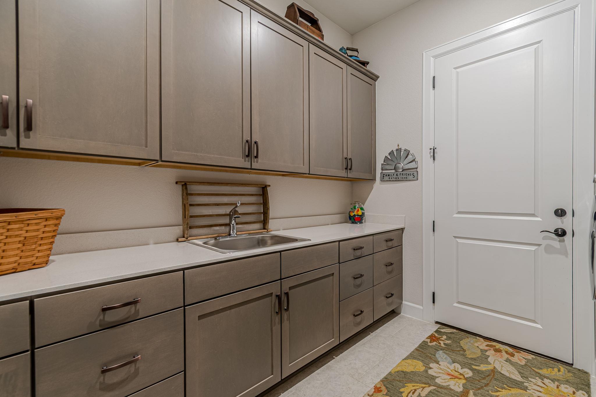 302 Sprinting Peak Dr, San Marcos, TX 78666