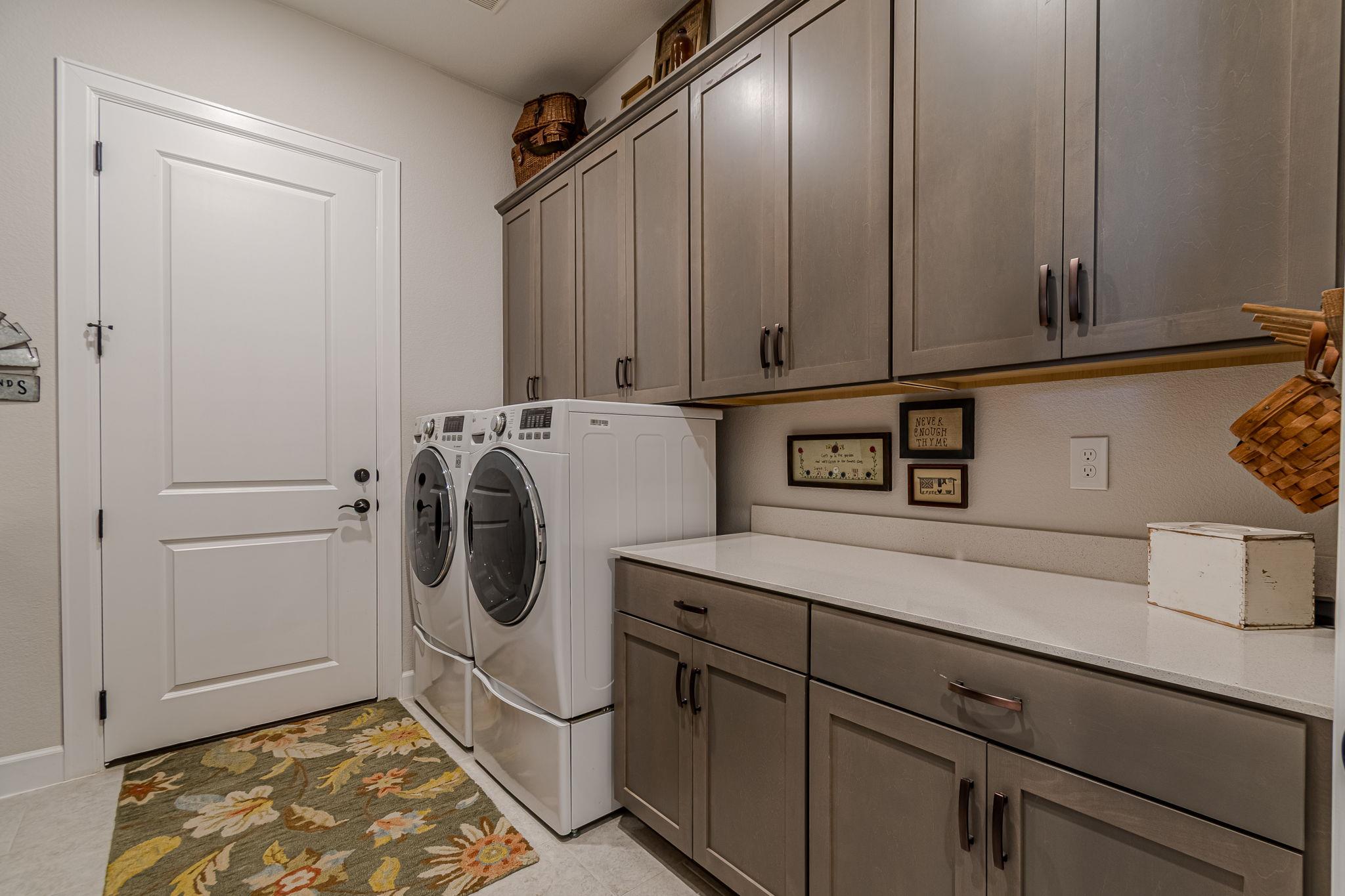 302 Sprinting Peak Dr, San Marcos, TX 78666