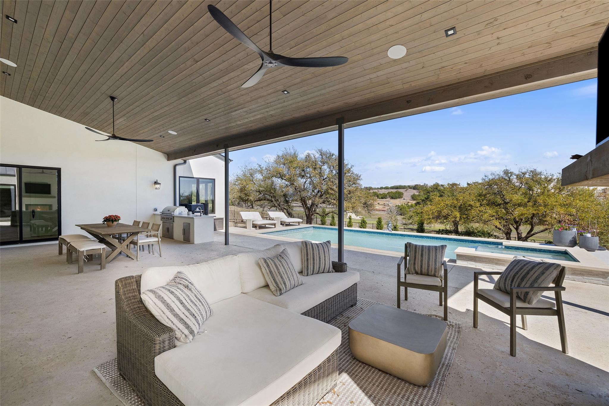 5805 Twin Peaks Trce, Austin, TX 78738