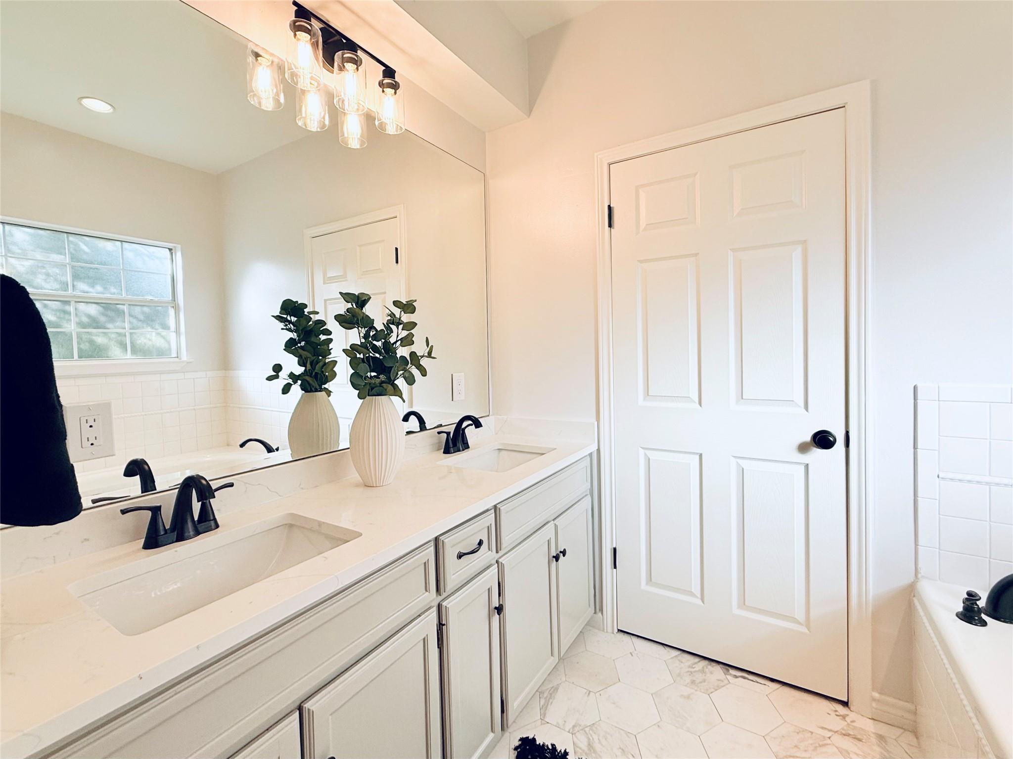 1903 Canyon Edge Dr, Austin, TX 78733