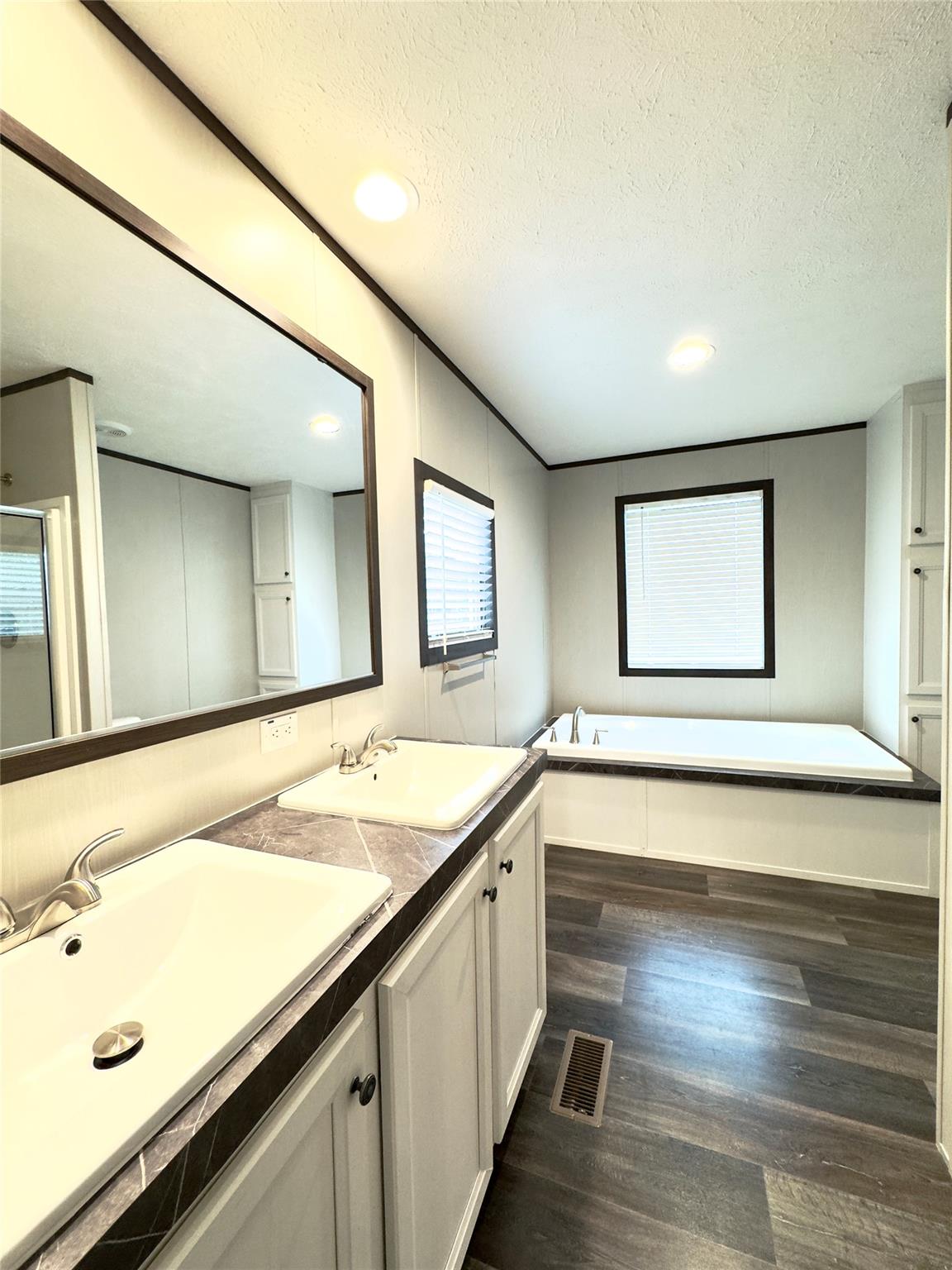 268 Flaming Oak Dr, Bastrop, TX 78602