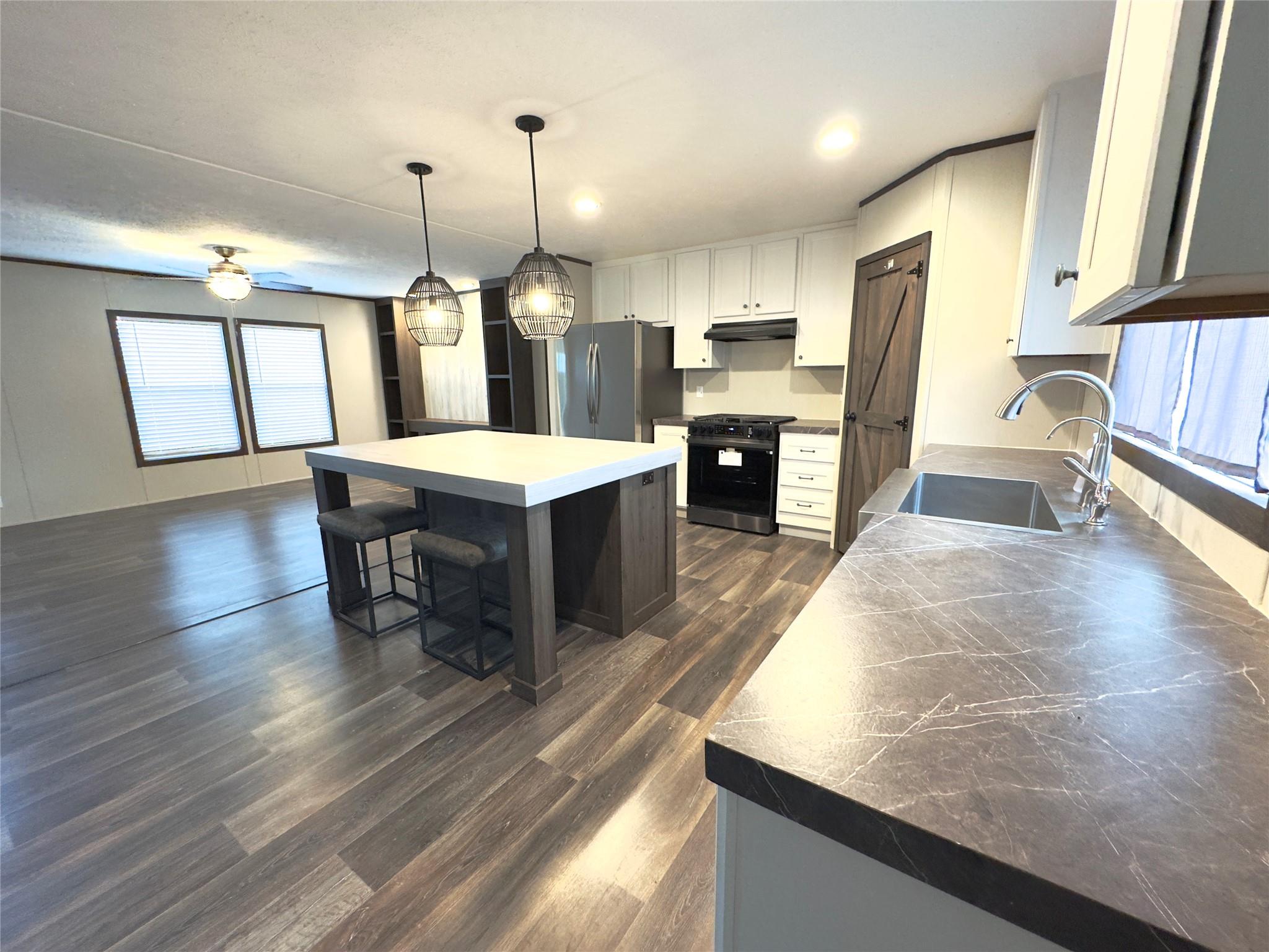 268 Flaming Oak Dr, Bastrop, TX 78602