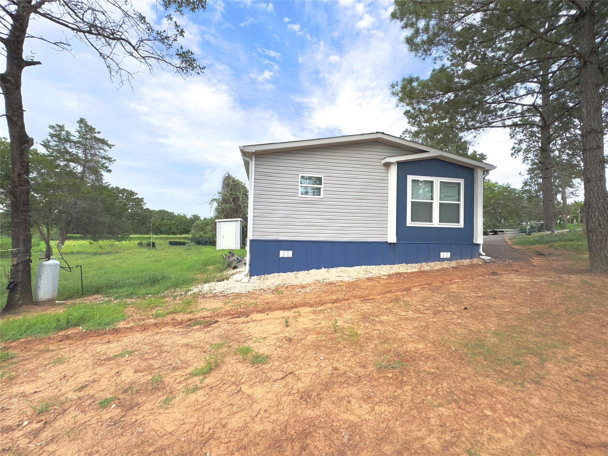 268 Flaming Oak Dr, Bastrop, TX 78602