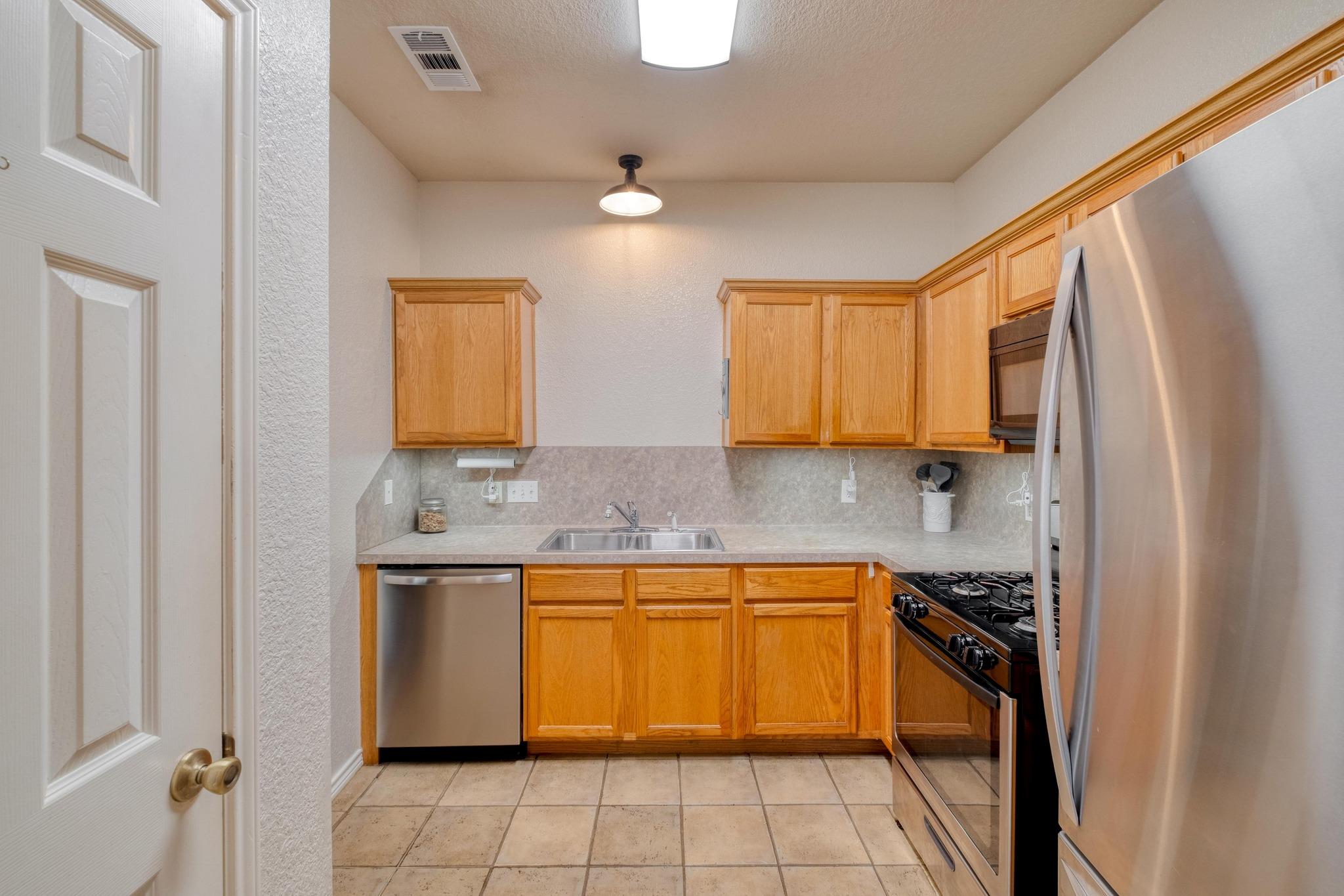 304 Lydia Ln, Thrall, TX 76578