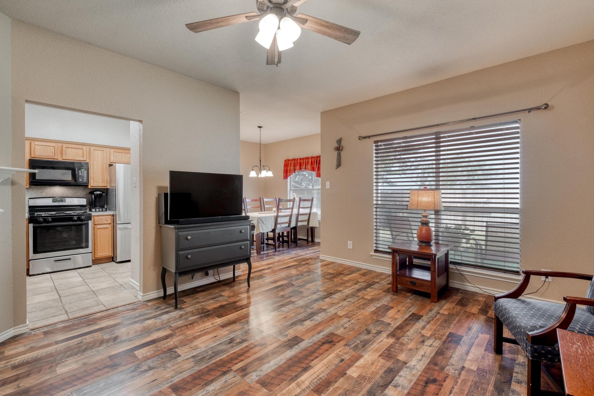 304 Lydia Ln, Thrall, TX 76578