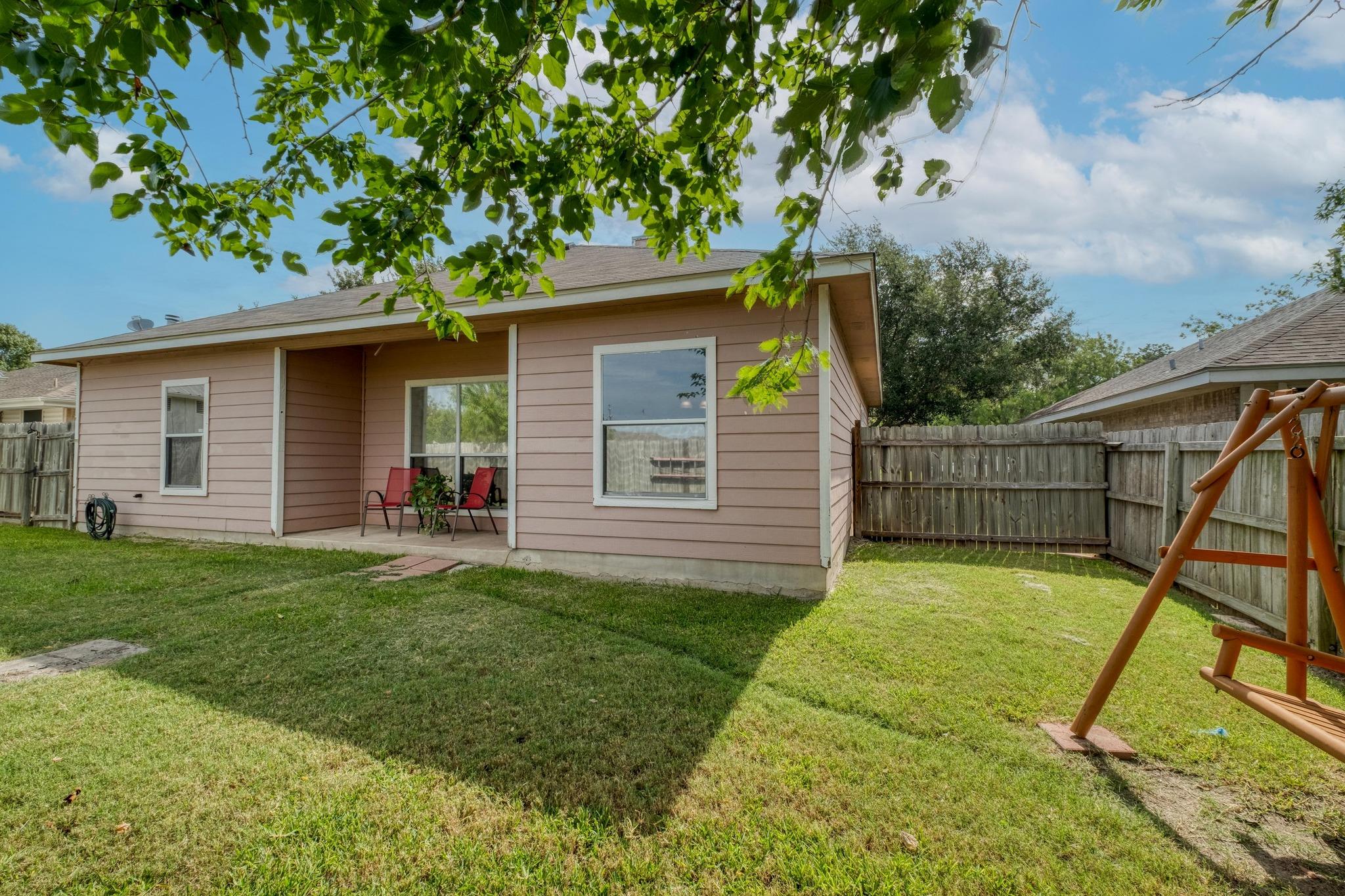 304 Lydia Ln, Thrall, TX 76578