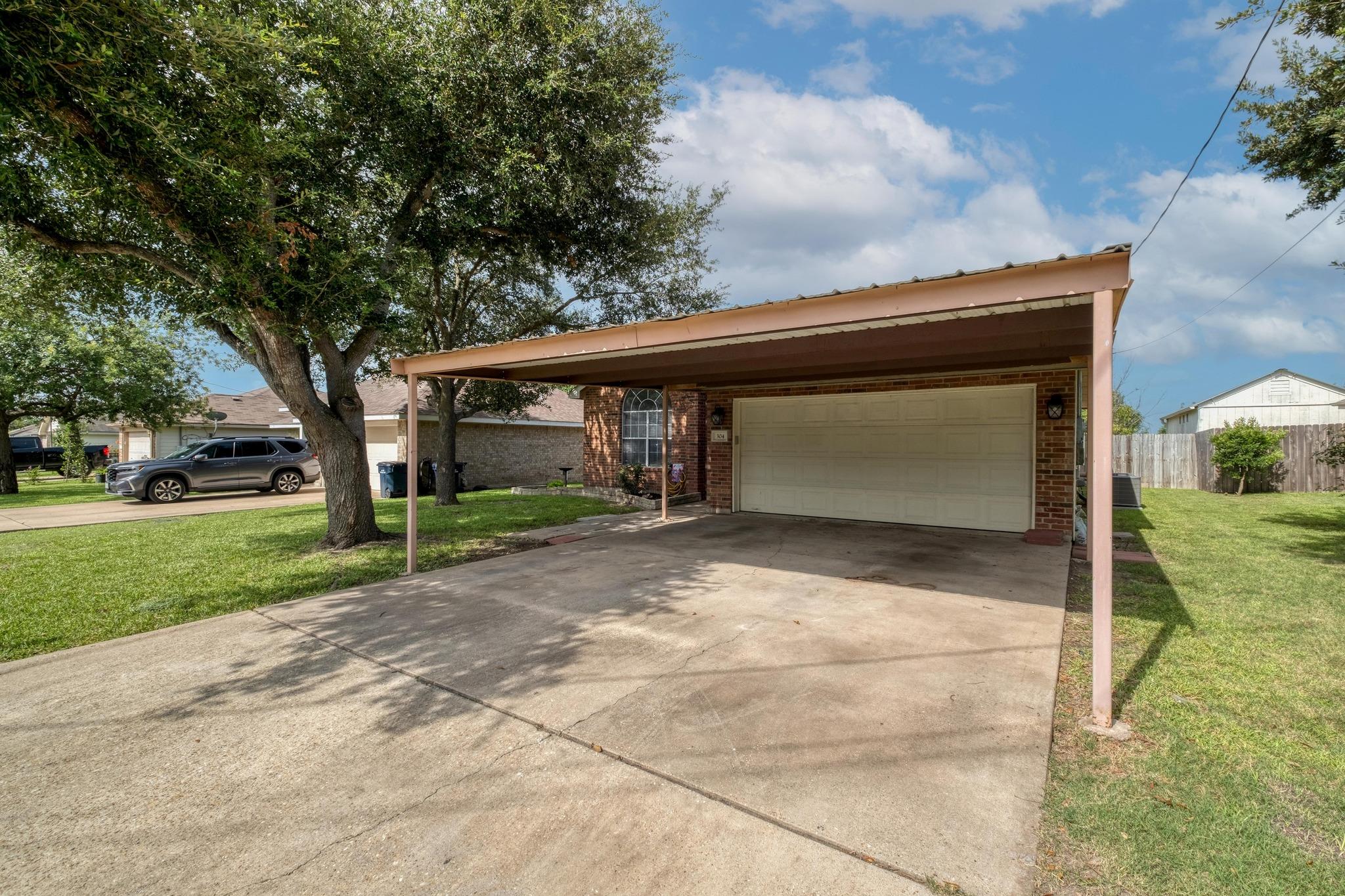 304 Lydia Ln, Thrall, TX 76578
