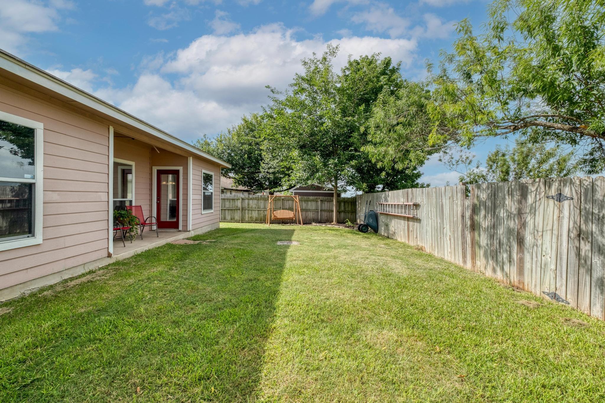 304 Lydia Ln, Thrall, TX 76578