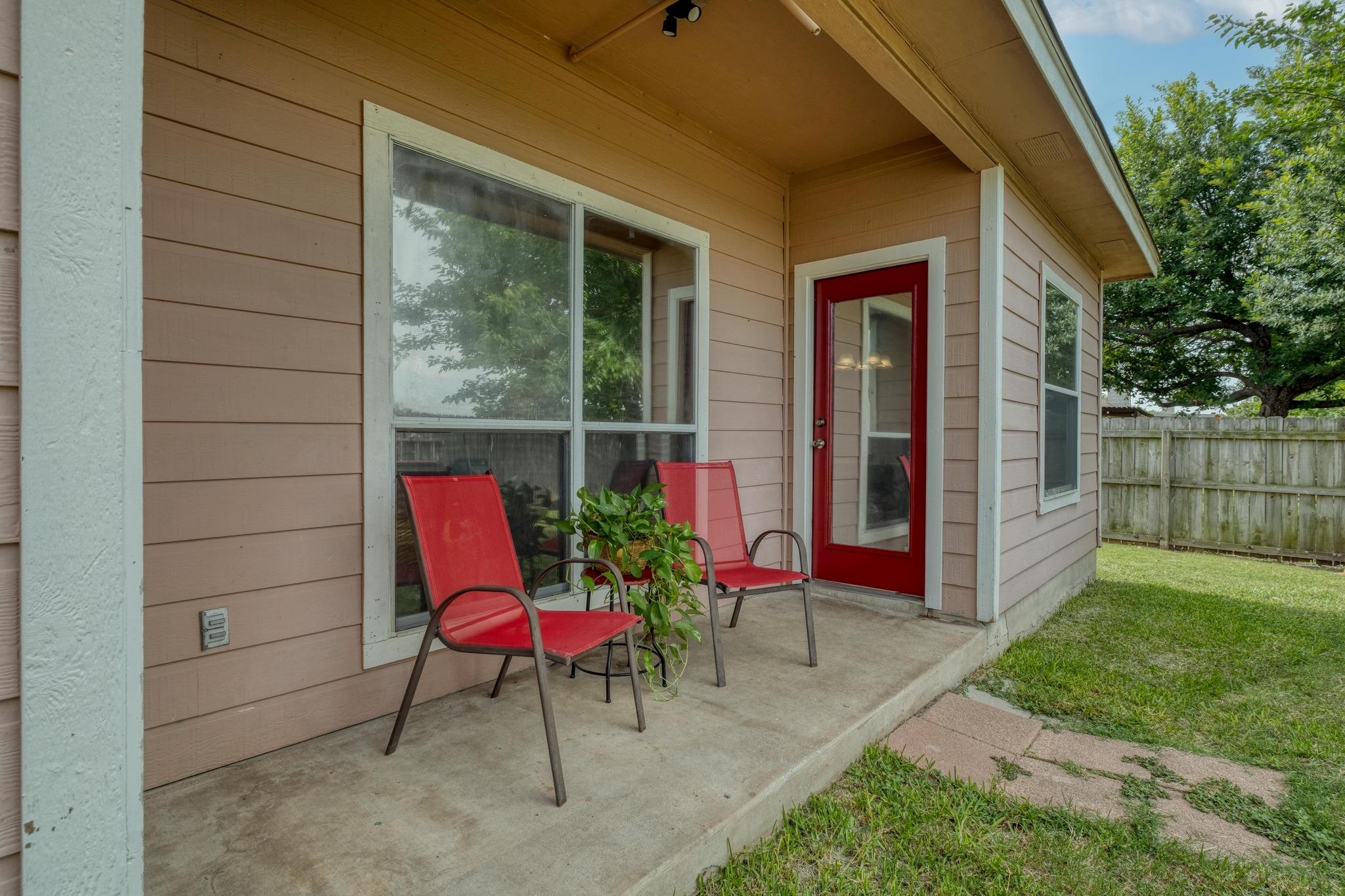 304 Lydia Ln, Thrall, TX 76578