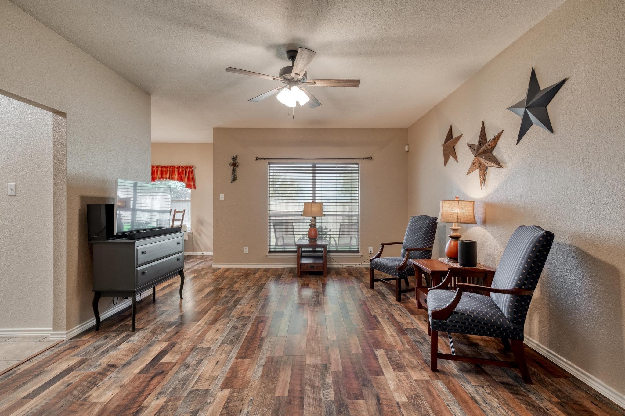 304 Lydia Ln, Thrall, TX 76578