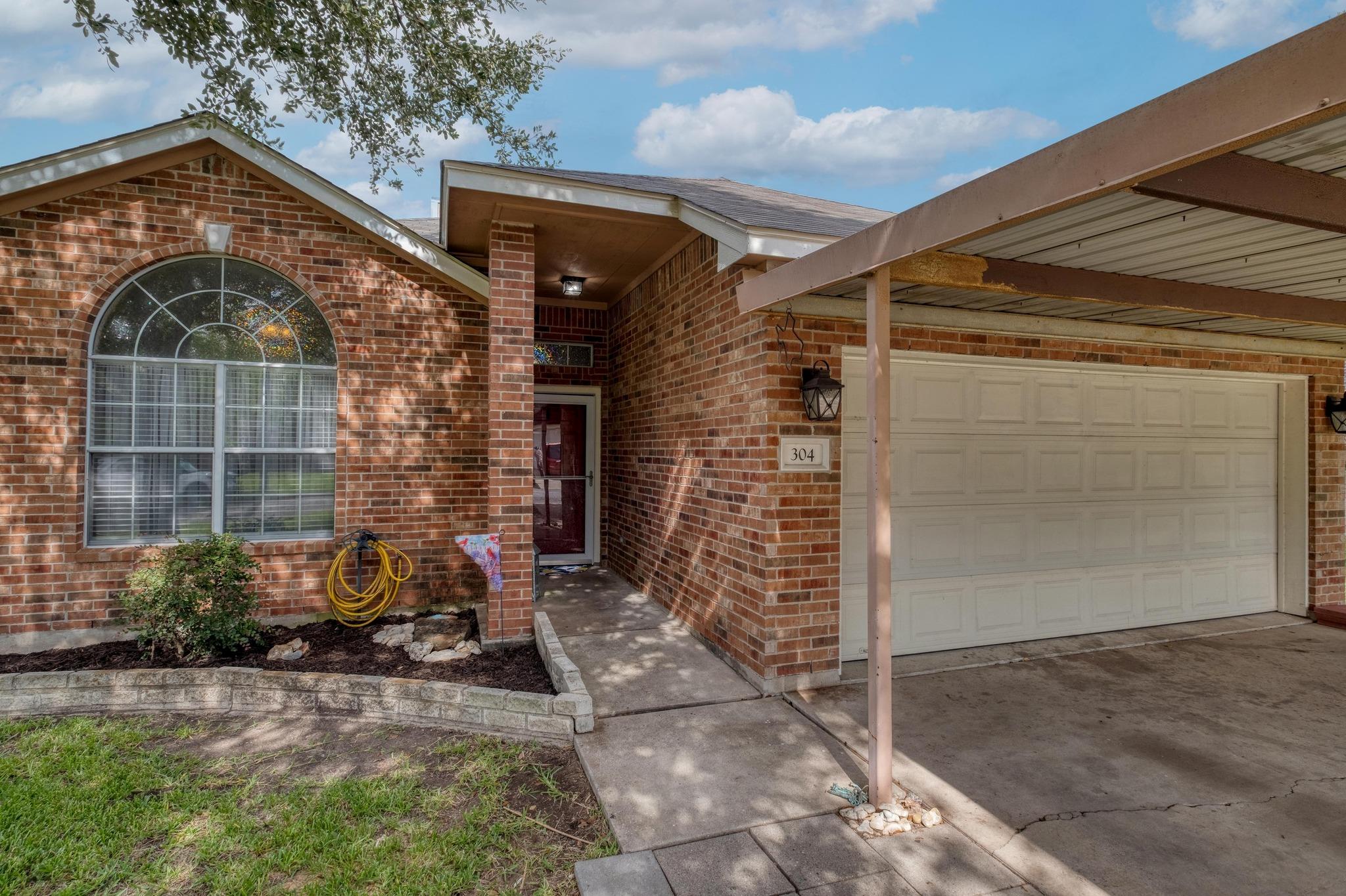 304 Lydia Ln, Thrall, TX 76578