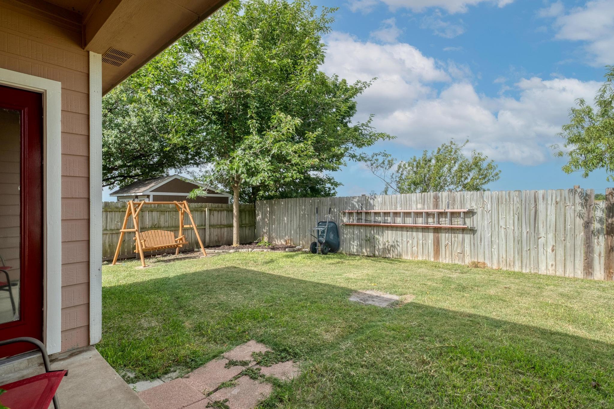 304 Lydia Ln, Thrall, TX 76578