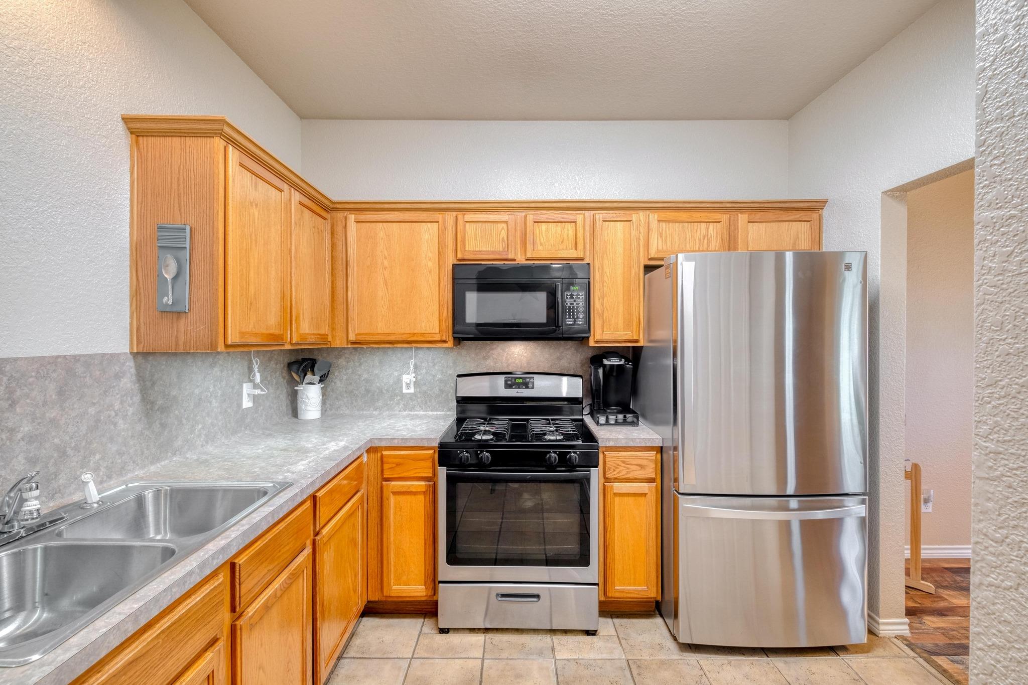 304 Lydia Ln, Thrall, TX 76578