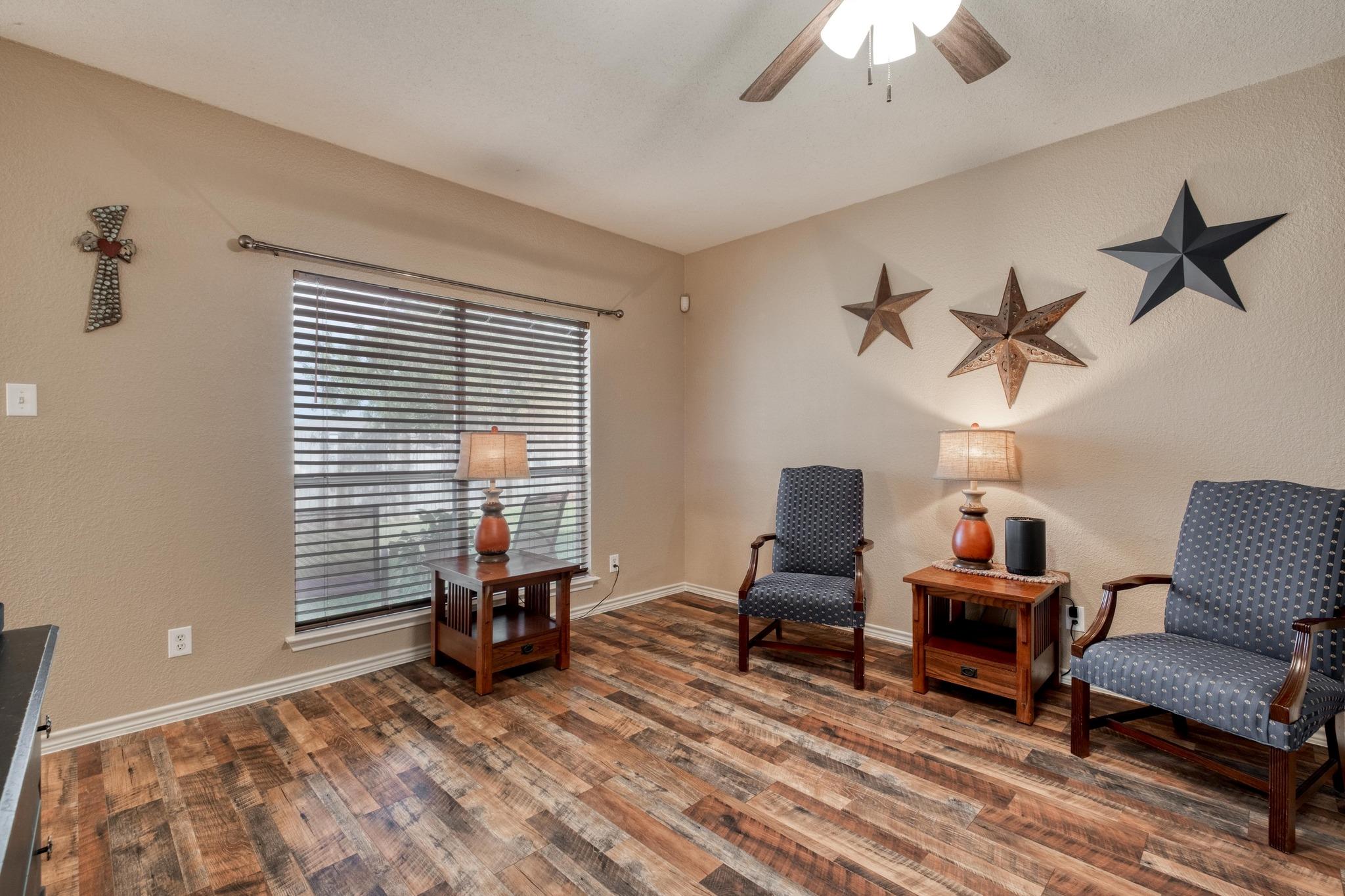 304 Lydia Ln, Thrall, TX 76578