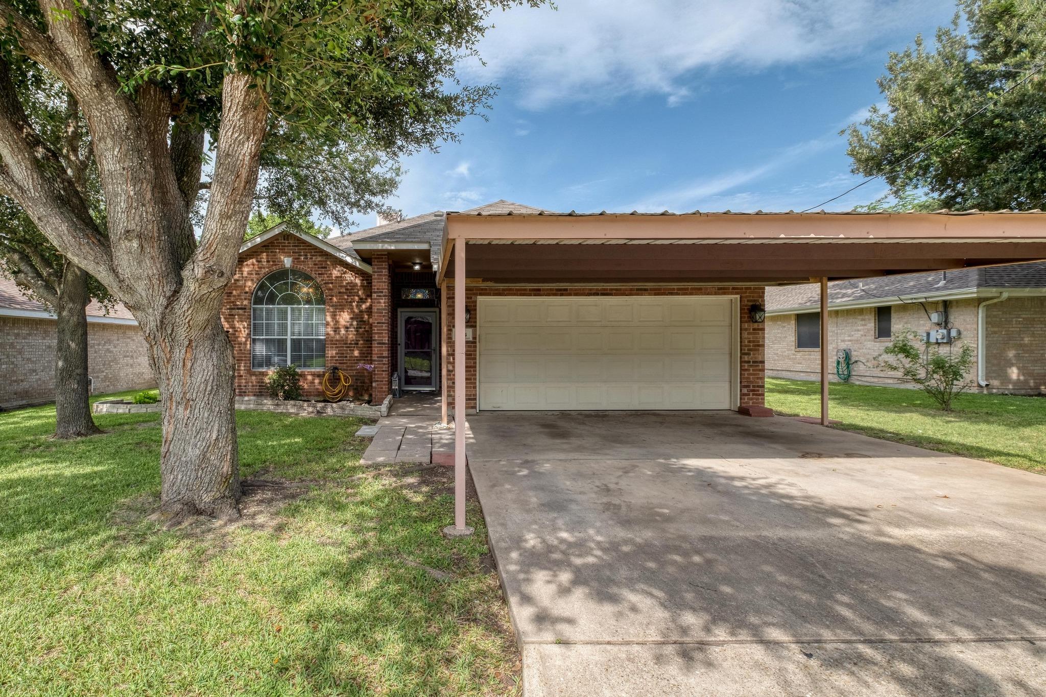 304 Lydia Ln, Thrall, TX 76578