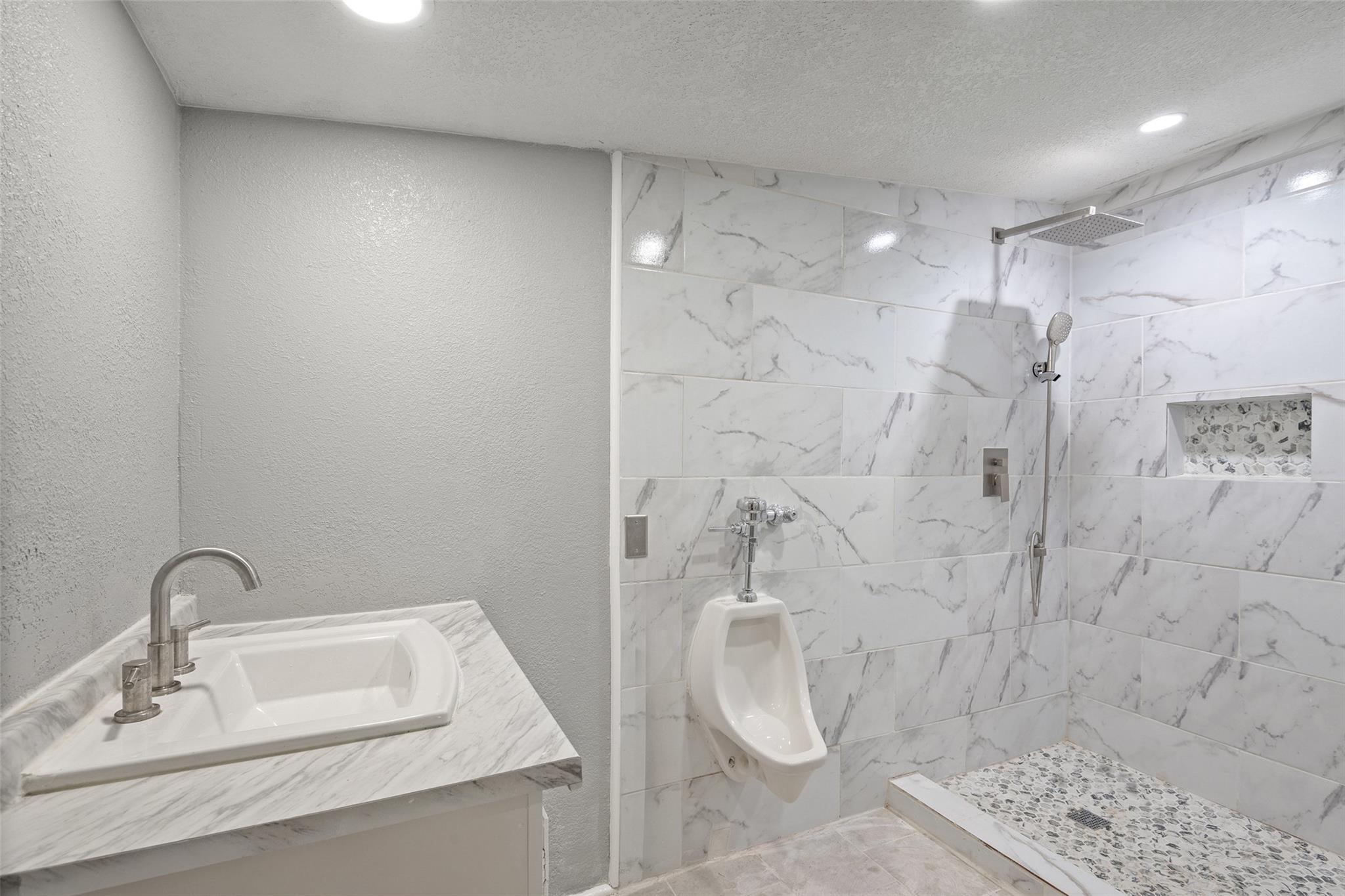 210 Highcrest Dr, Granite Shoals, TX 78654