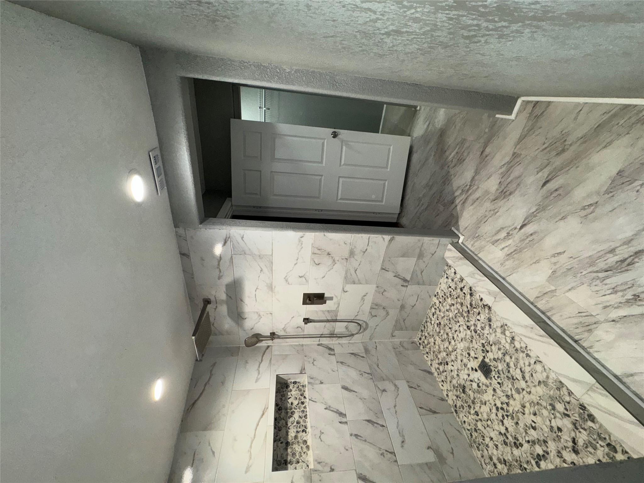 210 Highcrest Dr, Granite Shoals, TX 78654