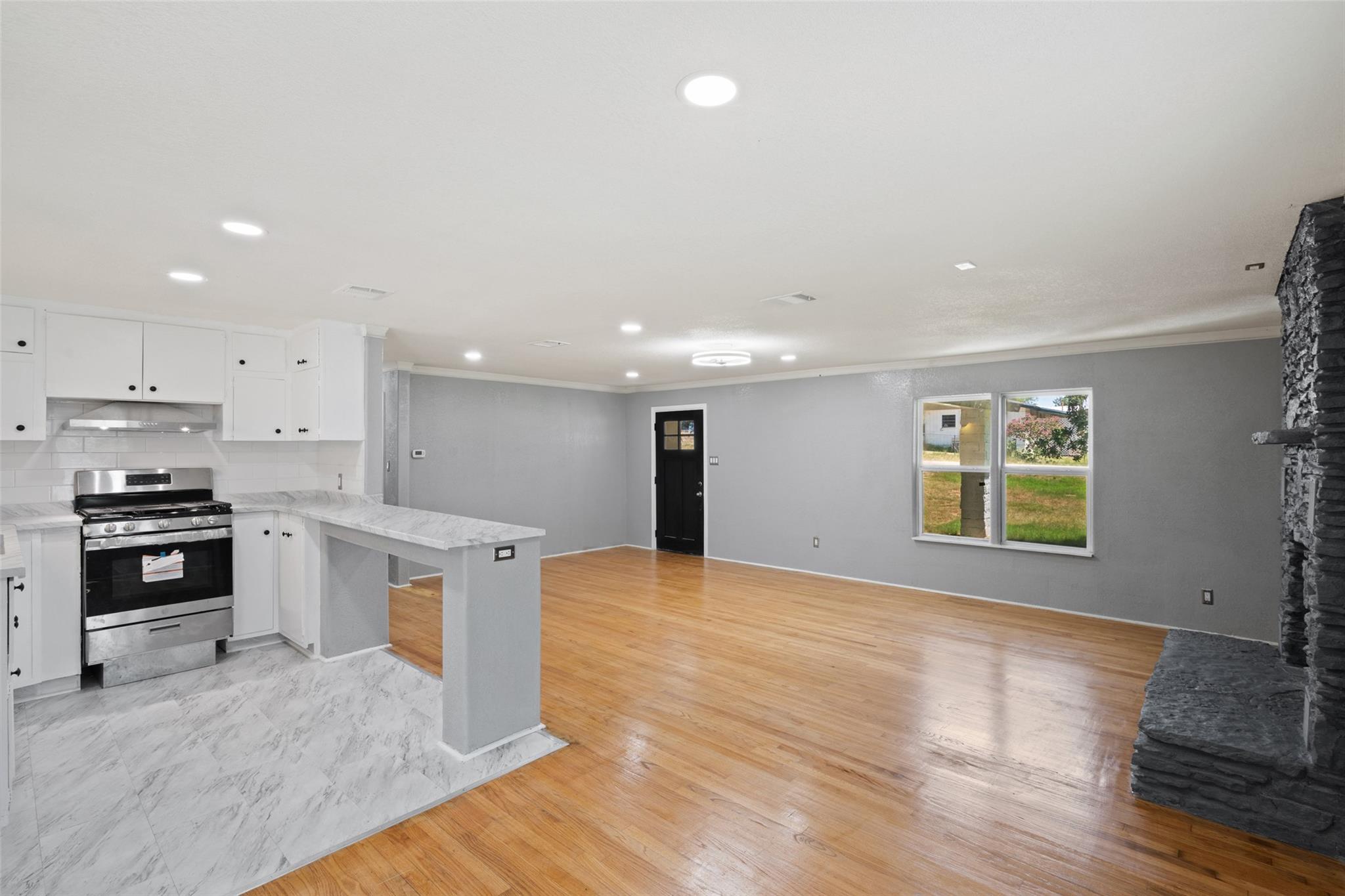 210 Highcrest Dr, Granite Shoals, TX 78654