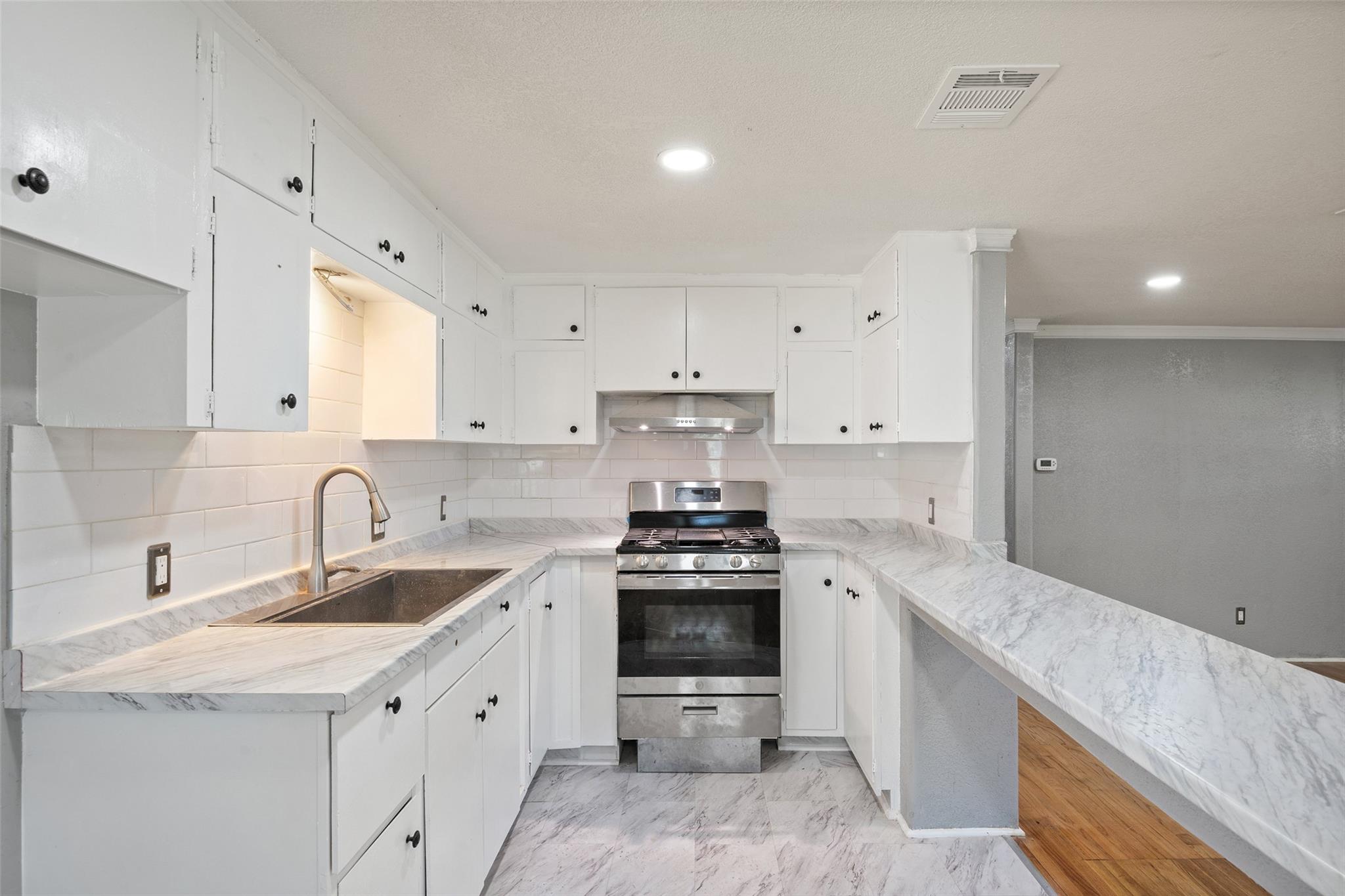 210 Highcrest Dr, Granite Shoals, TX 78654