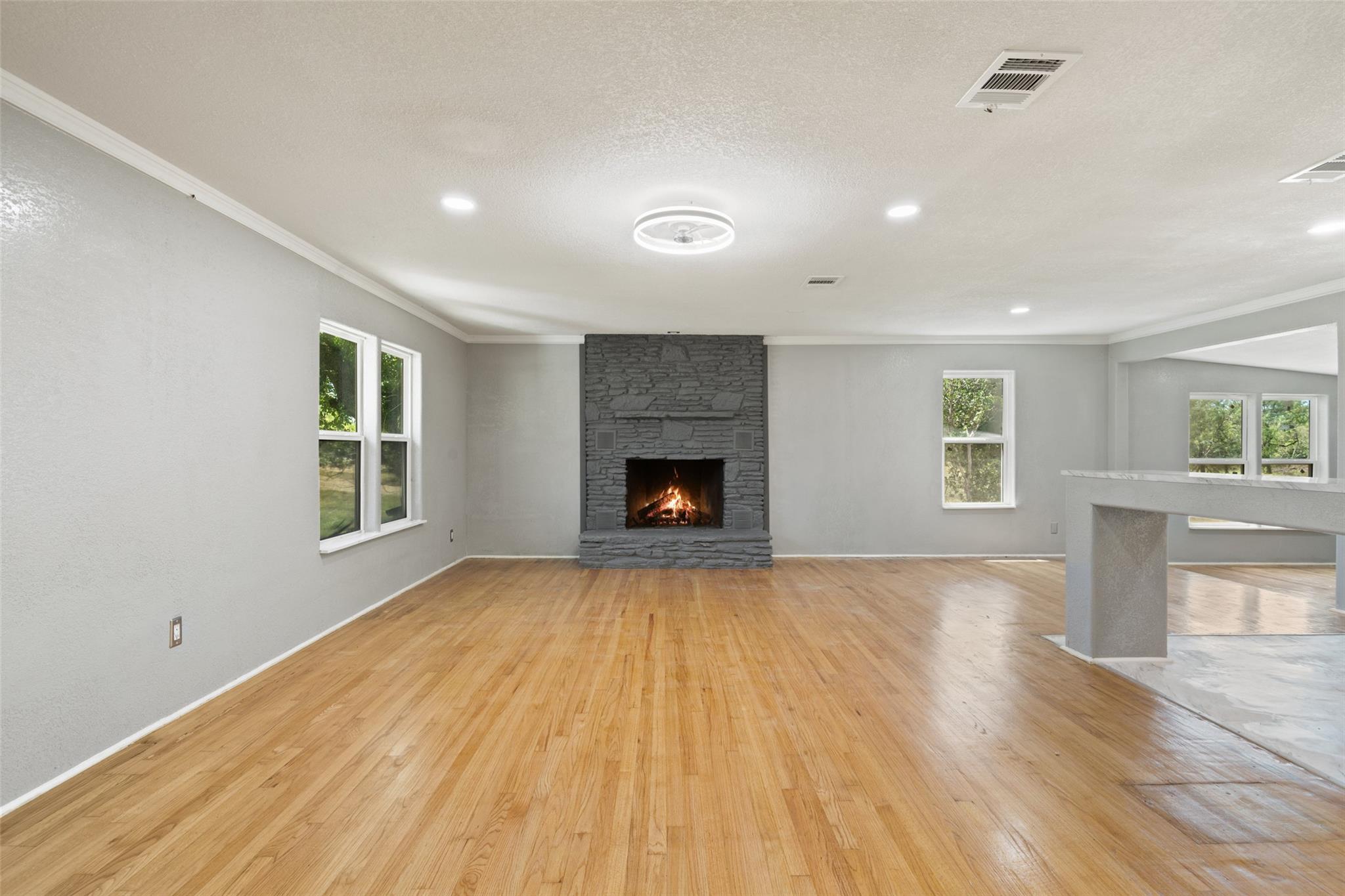 210 Highcrest Dr, Granite Shoals, TX 78654