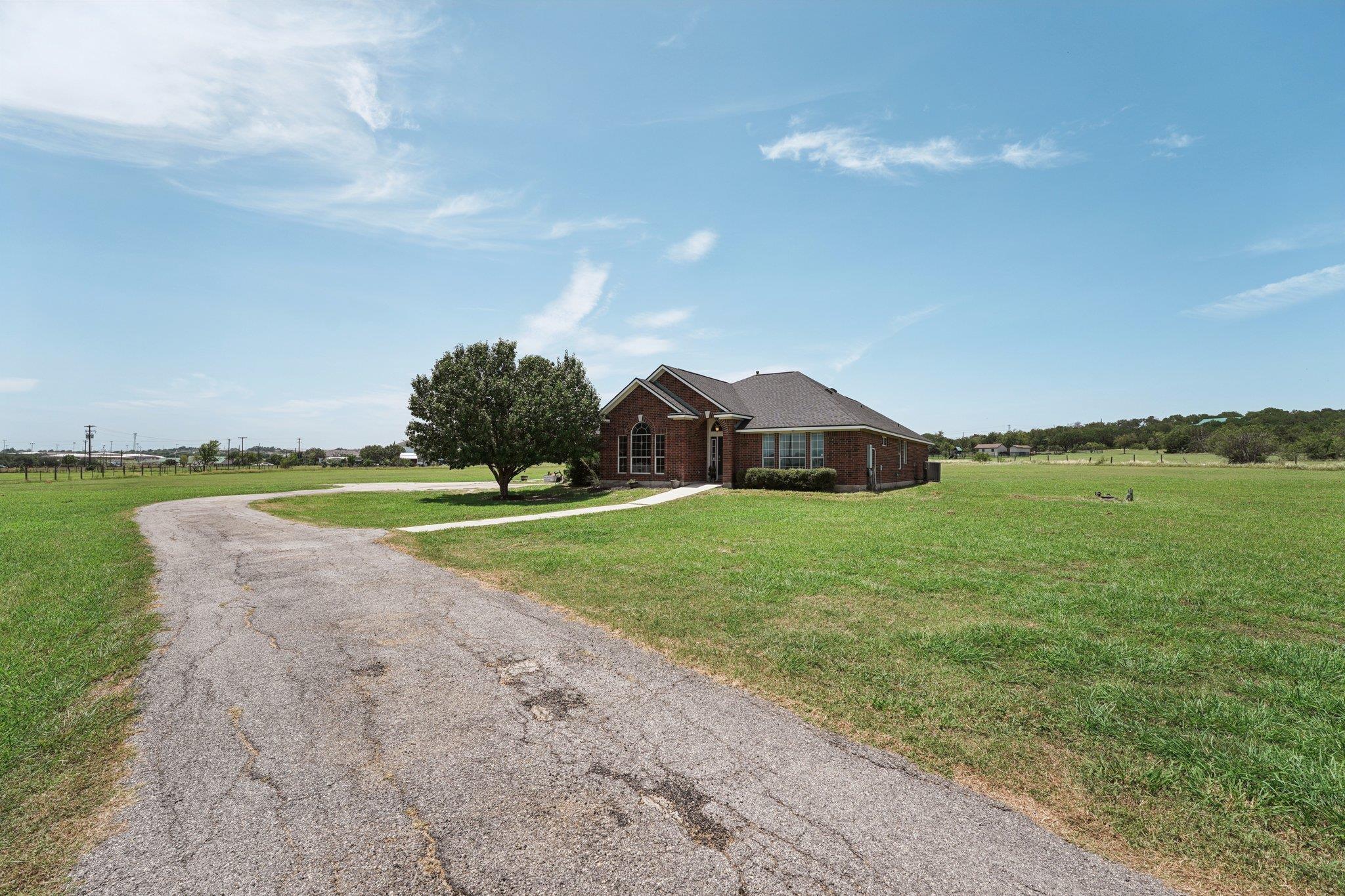 401 Southern Dr, Buda, TX 78610