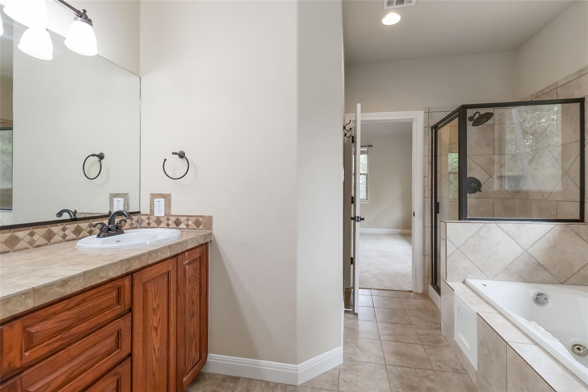 142 Kaanapali Ln, Bastrop, TX 78602