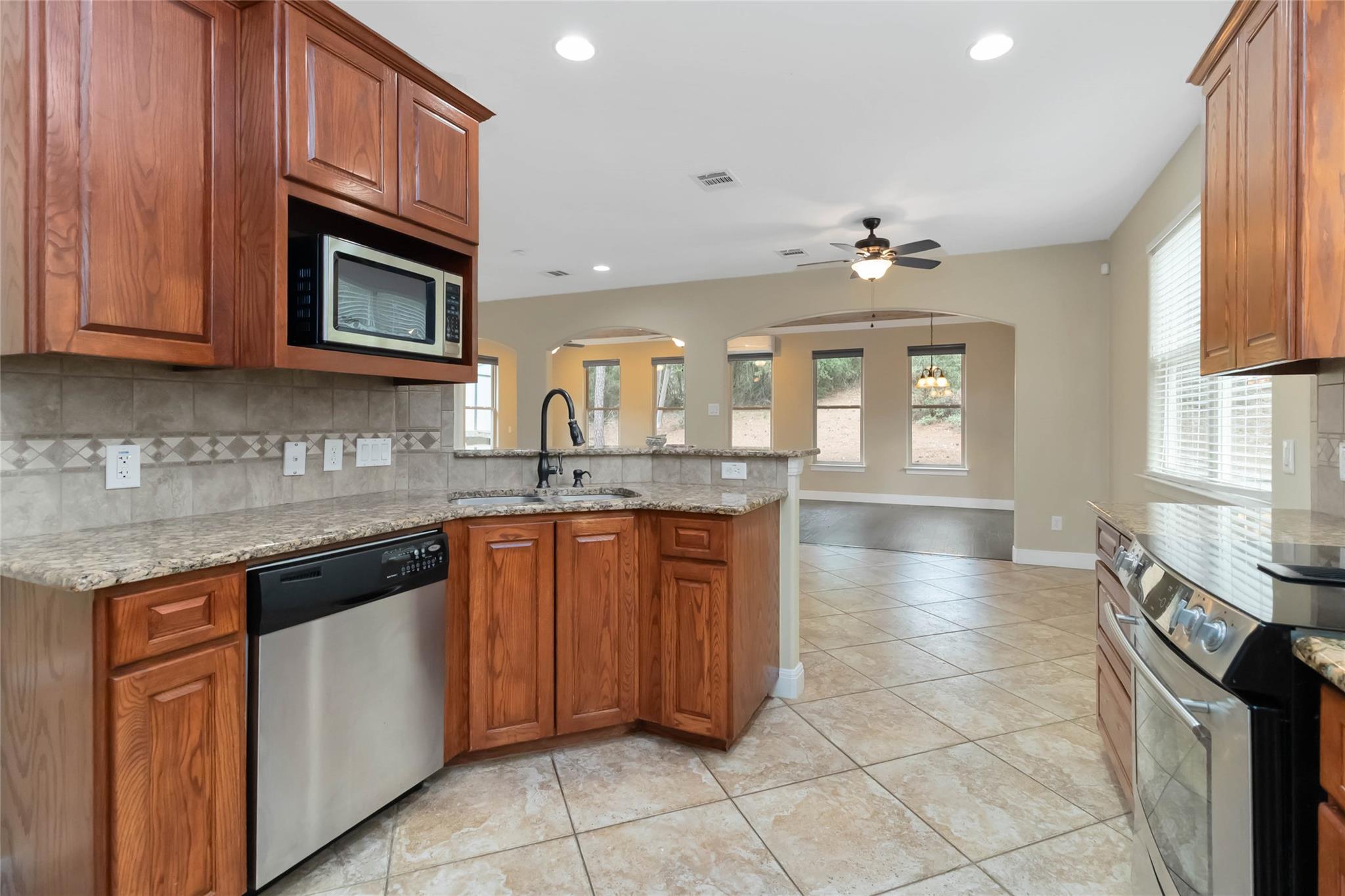 142 Kaanapali Ln, Bastrop, TX 78602
