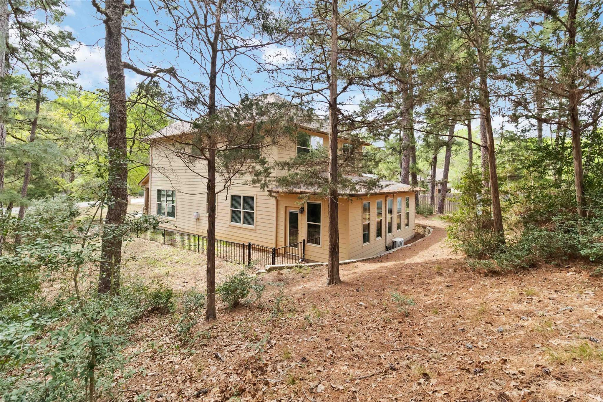 142 Kaanapali Ln, Bastrop, TX 78602