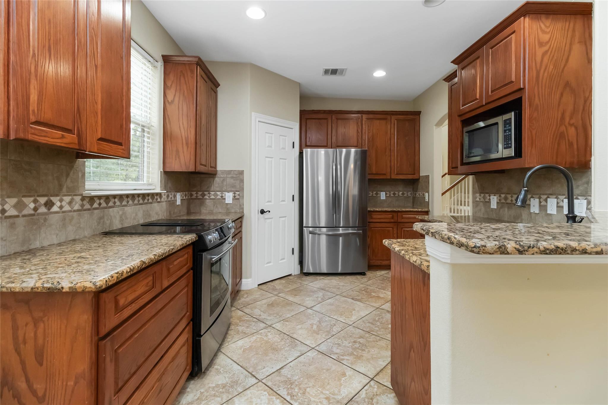 142 Kaanapali Ln, Bastrop, TX 78602