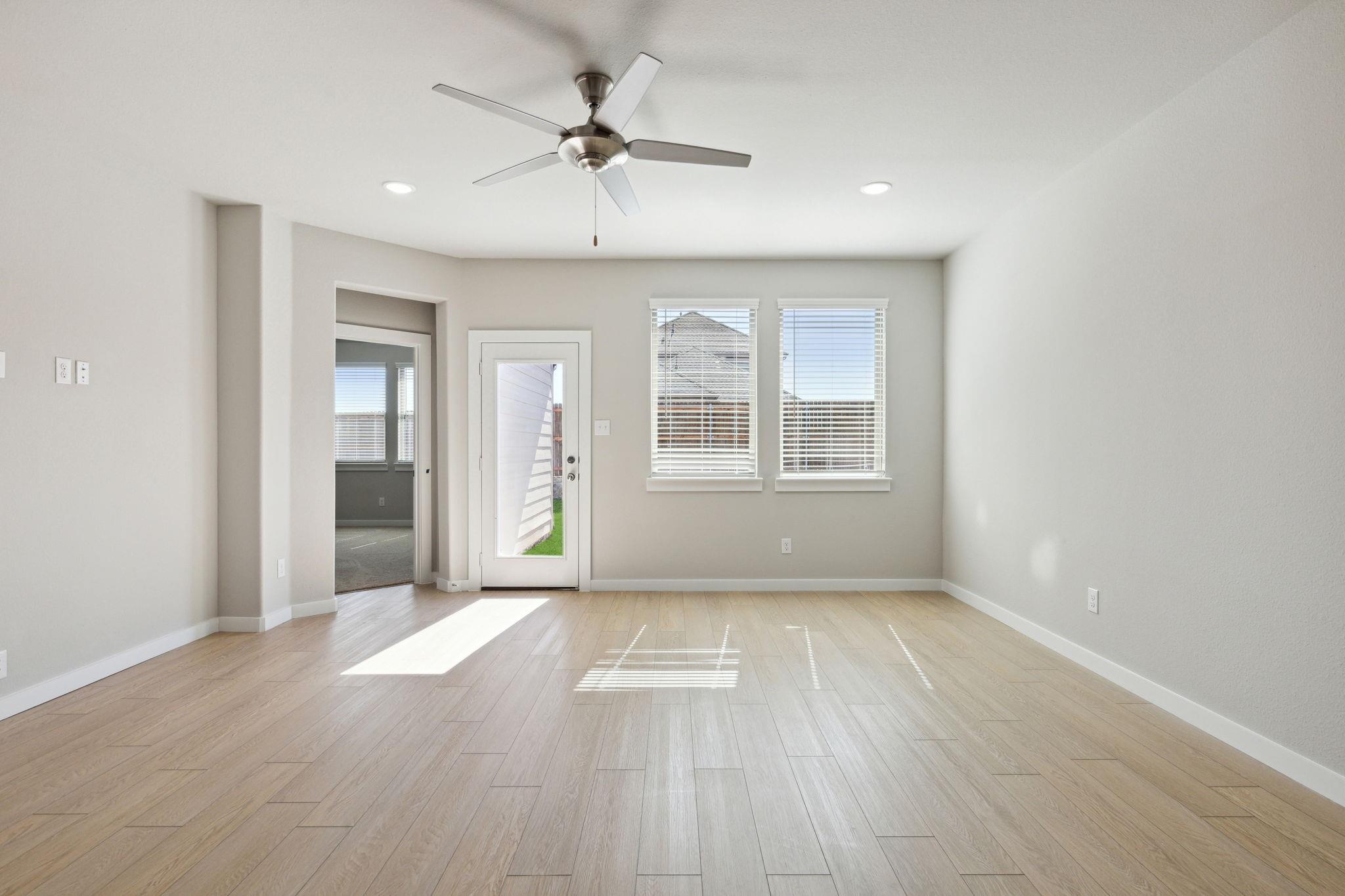 316 Bendecido Loop, Elgin, TX 78621