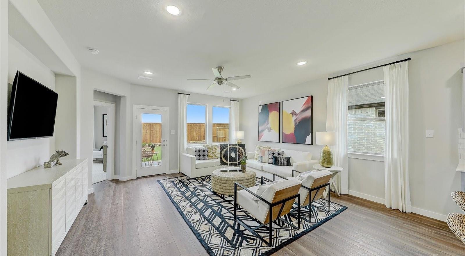 316 Bendecido Loop, Elgin, TX 78621
