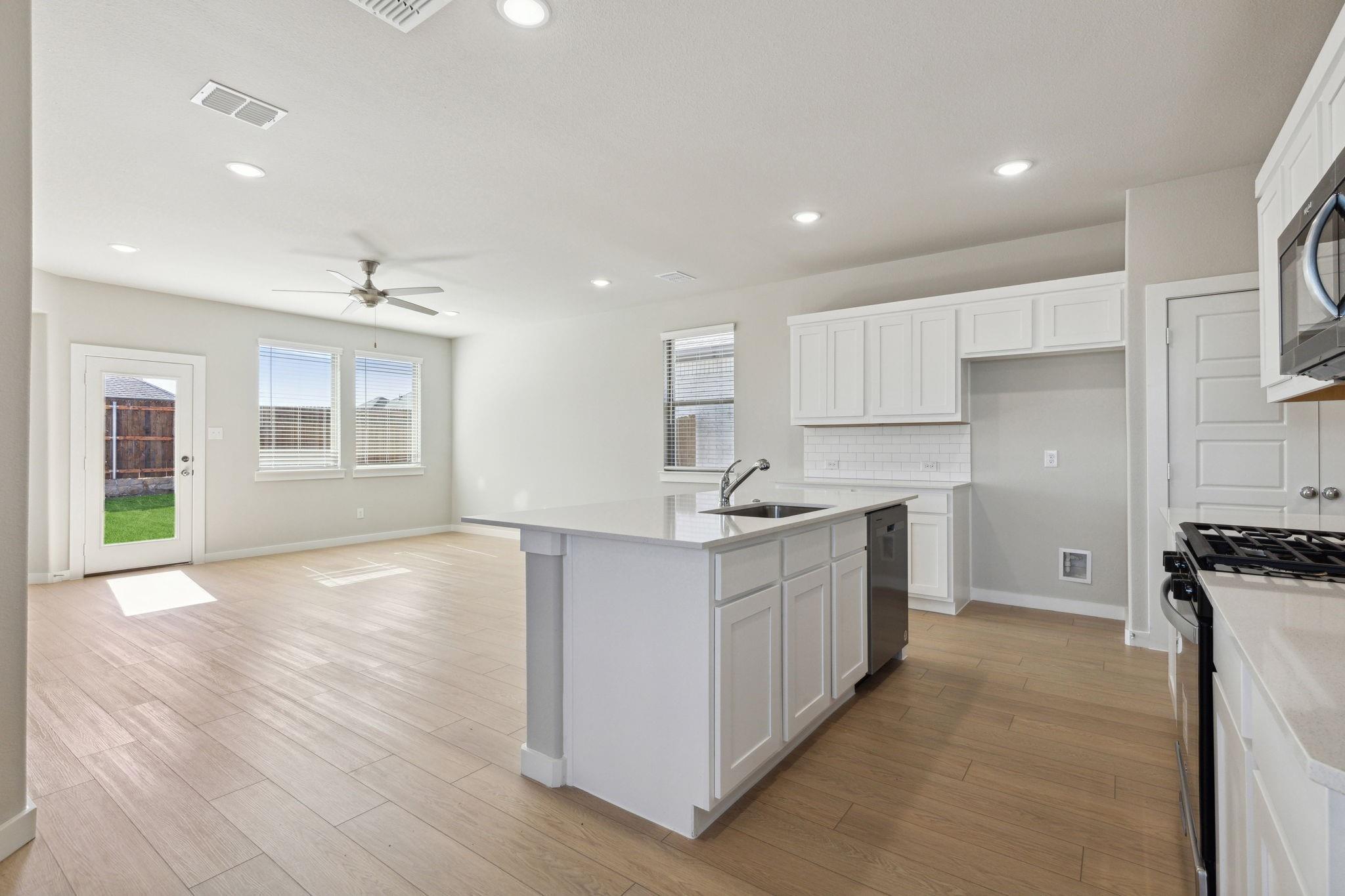 316 Bendecido Loop, Elgin, TX 78621