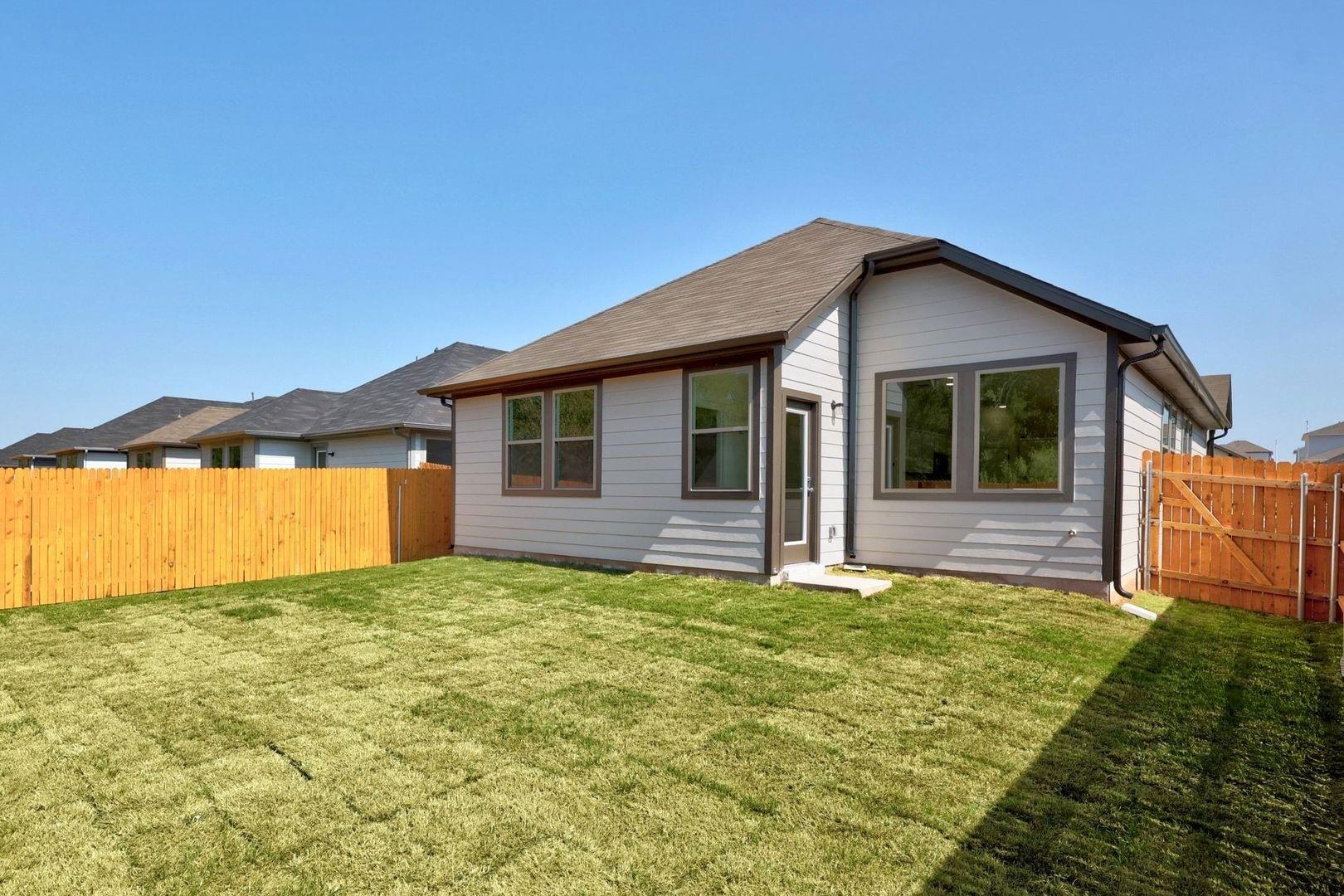 310 Bendecido Loop, Elgin, TX 78621