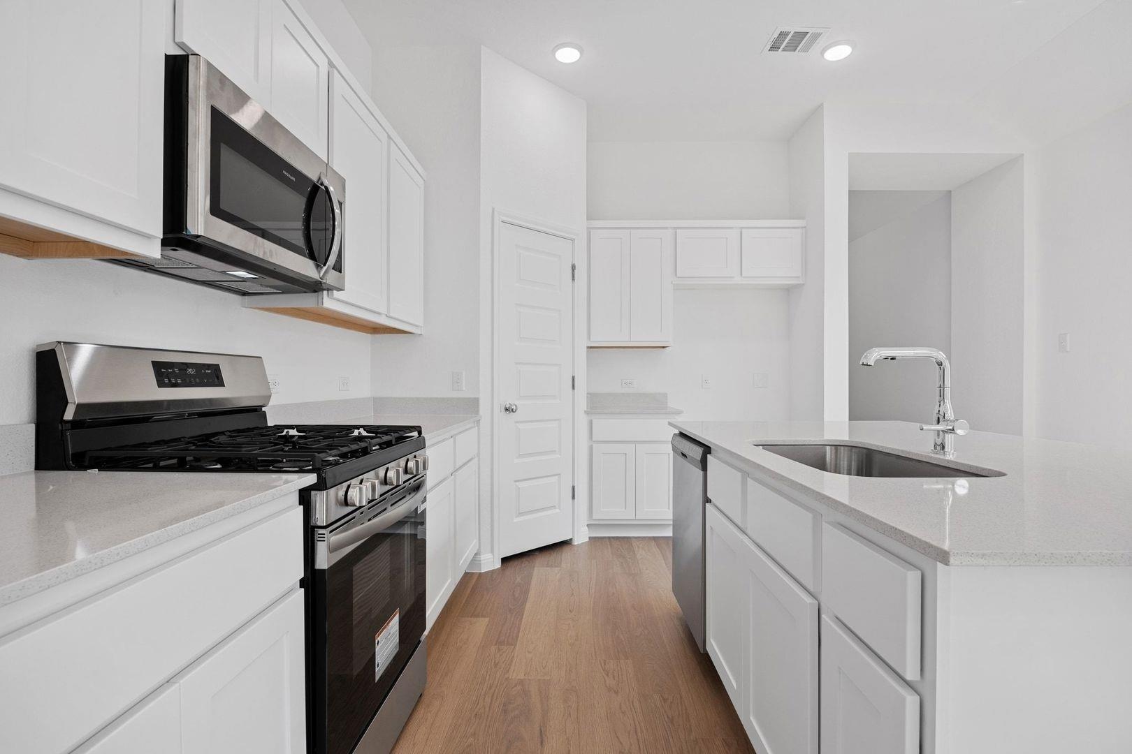 310 Bendecido Loop, Elgin, TX 78621