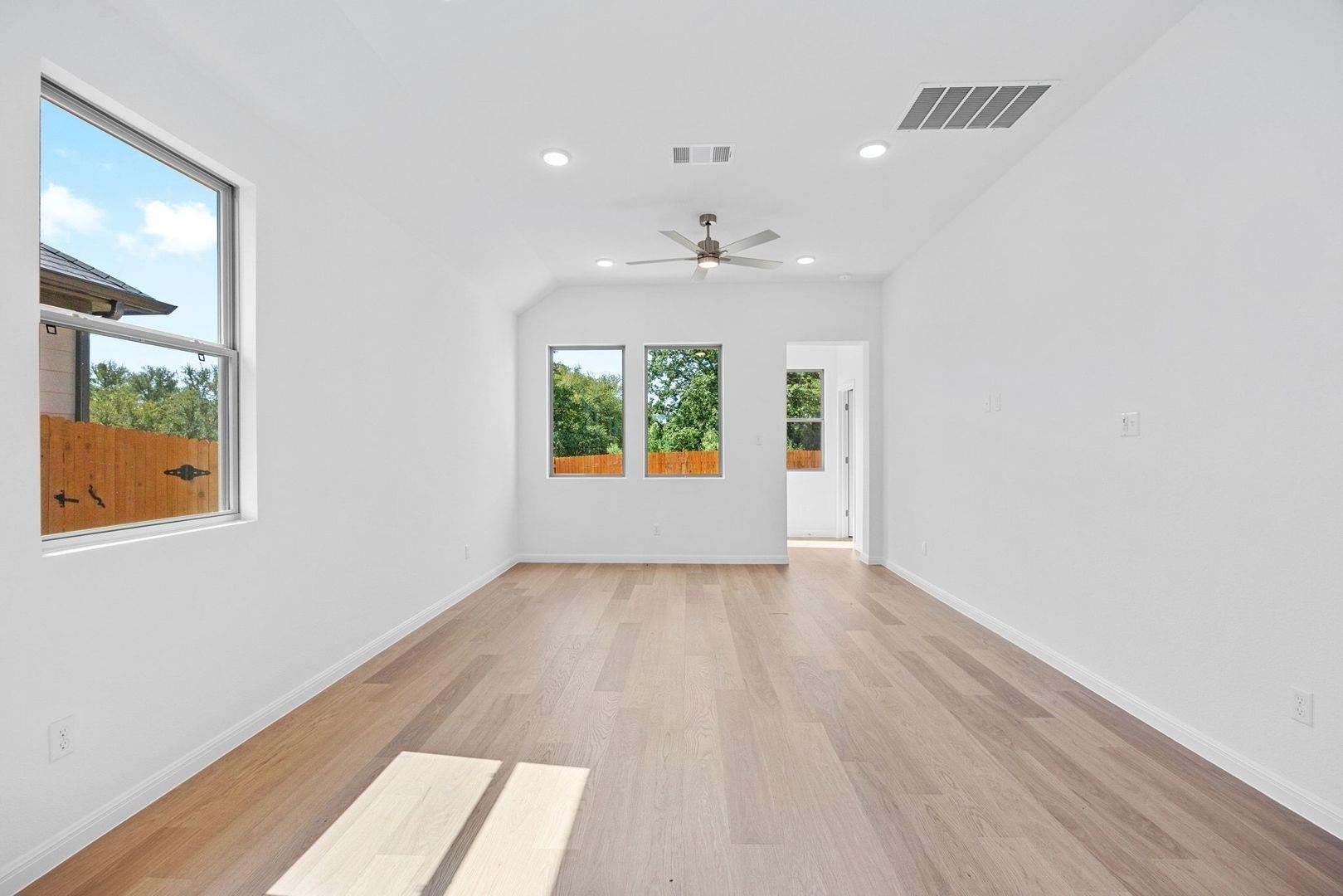 310 Bendecido Loop, Elgin, TX 78621